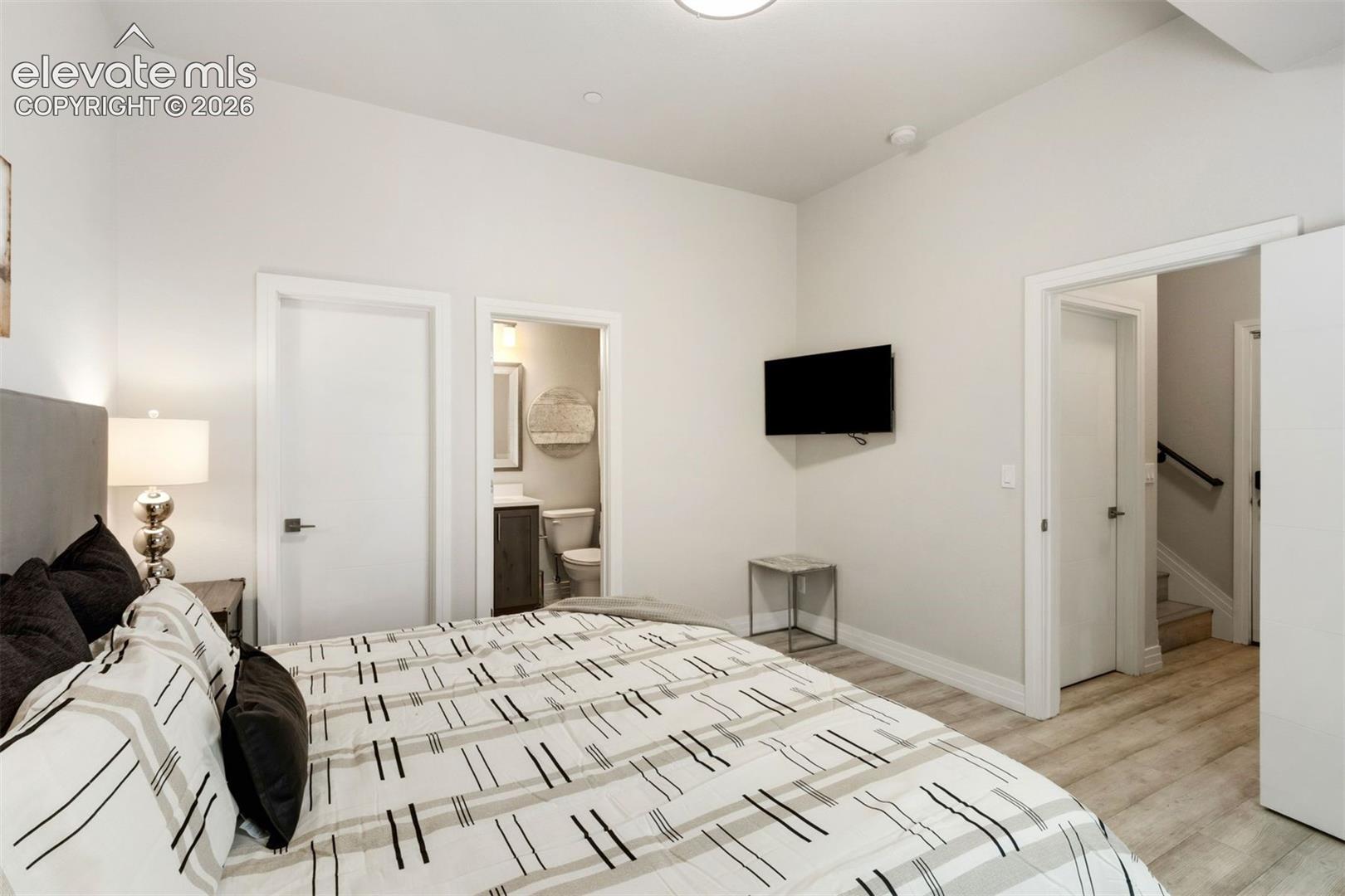 Basement bedroom with ensuite full bath and walk-in closet