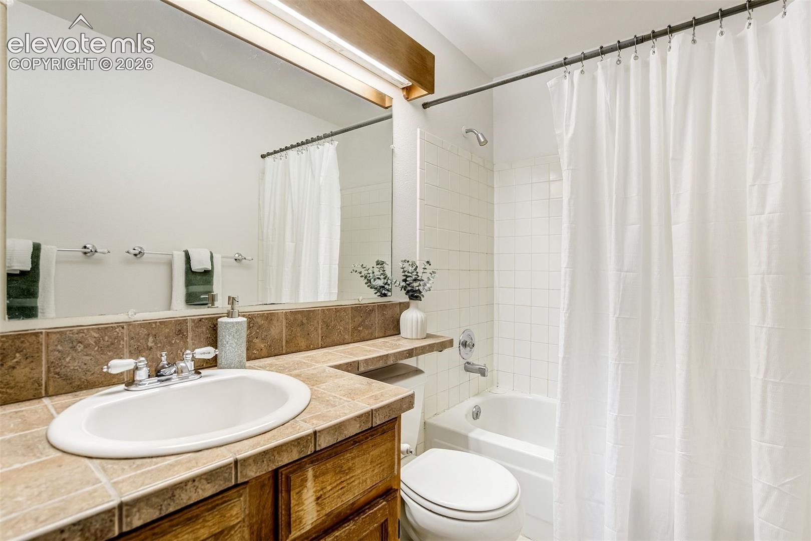 Full upstairs bathroom 