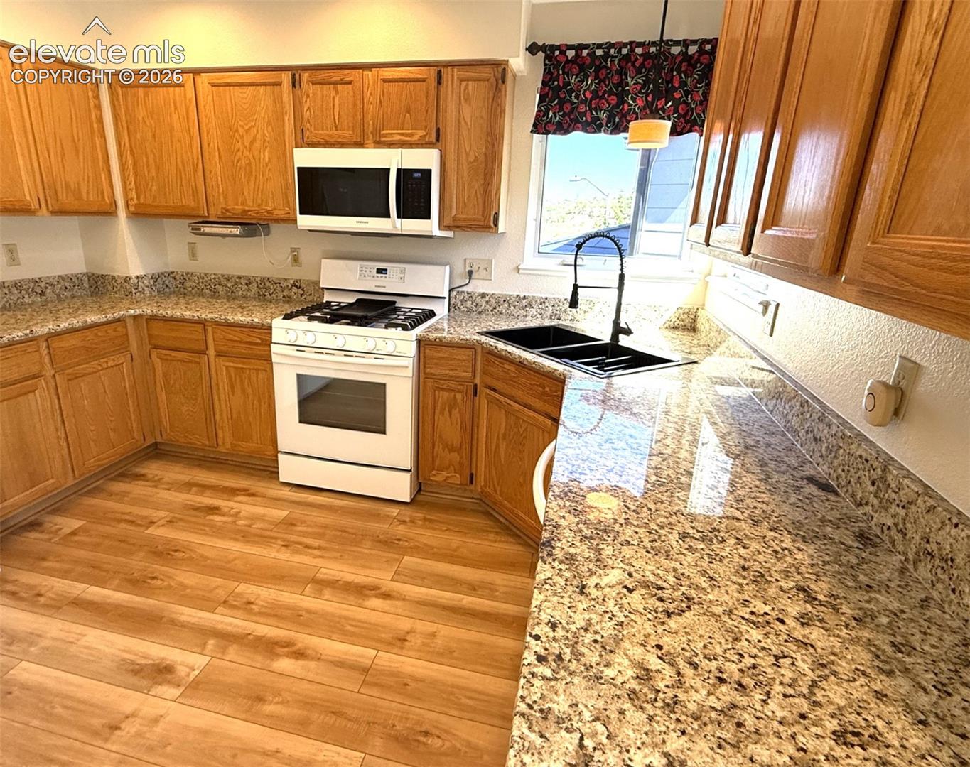 New granite kitchen countertops