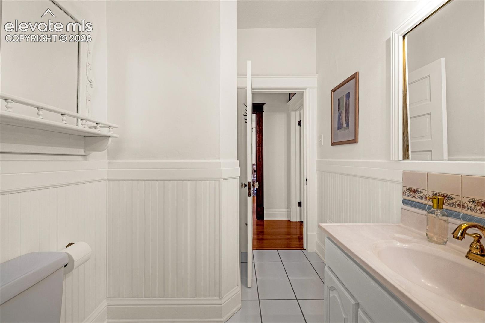 Main level full bath