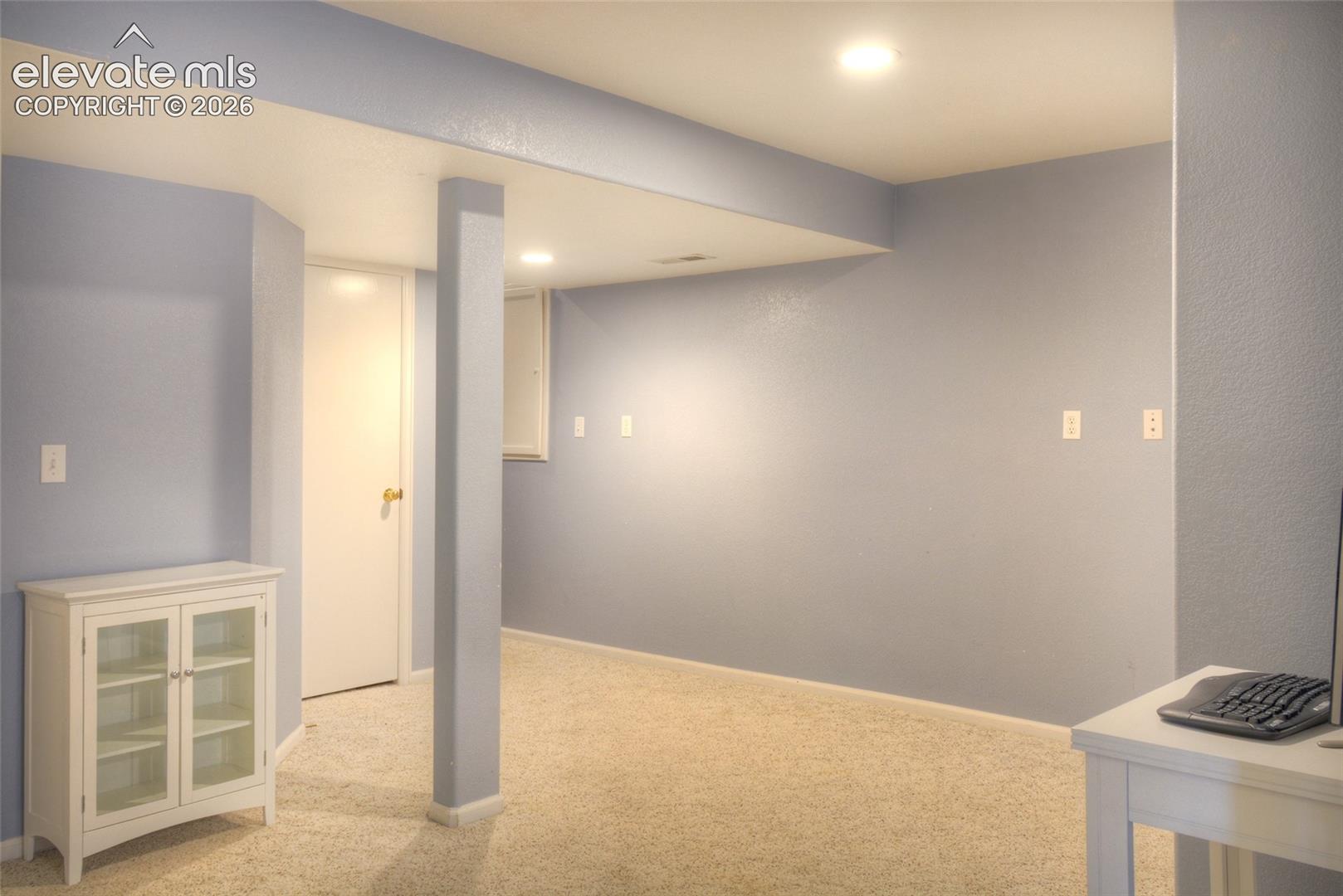 2nd family room.