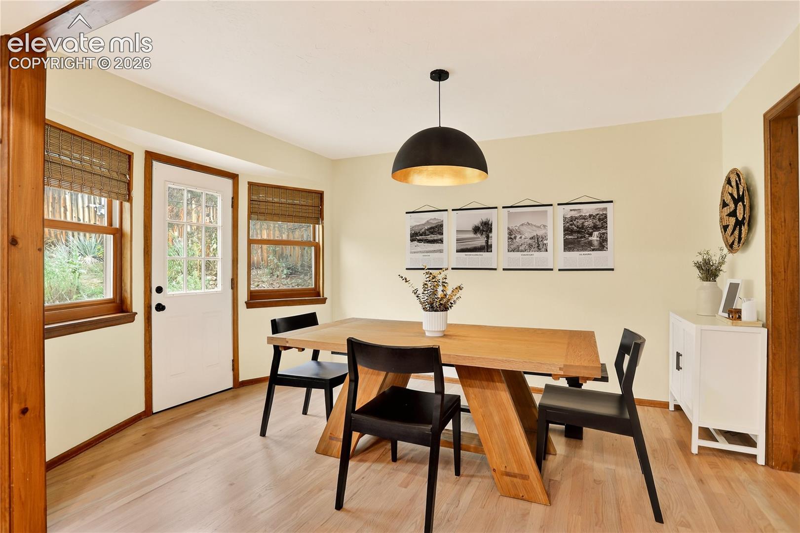 Dining room w/ walk-out