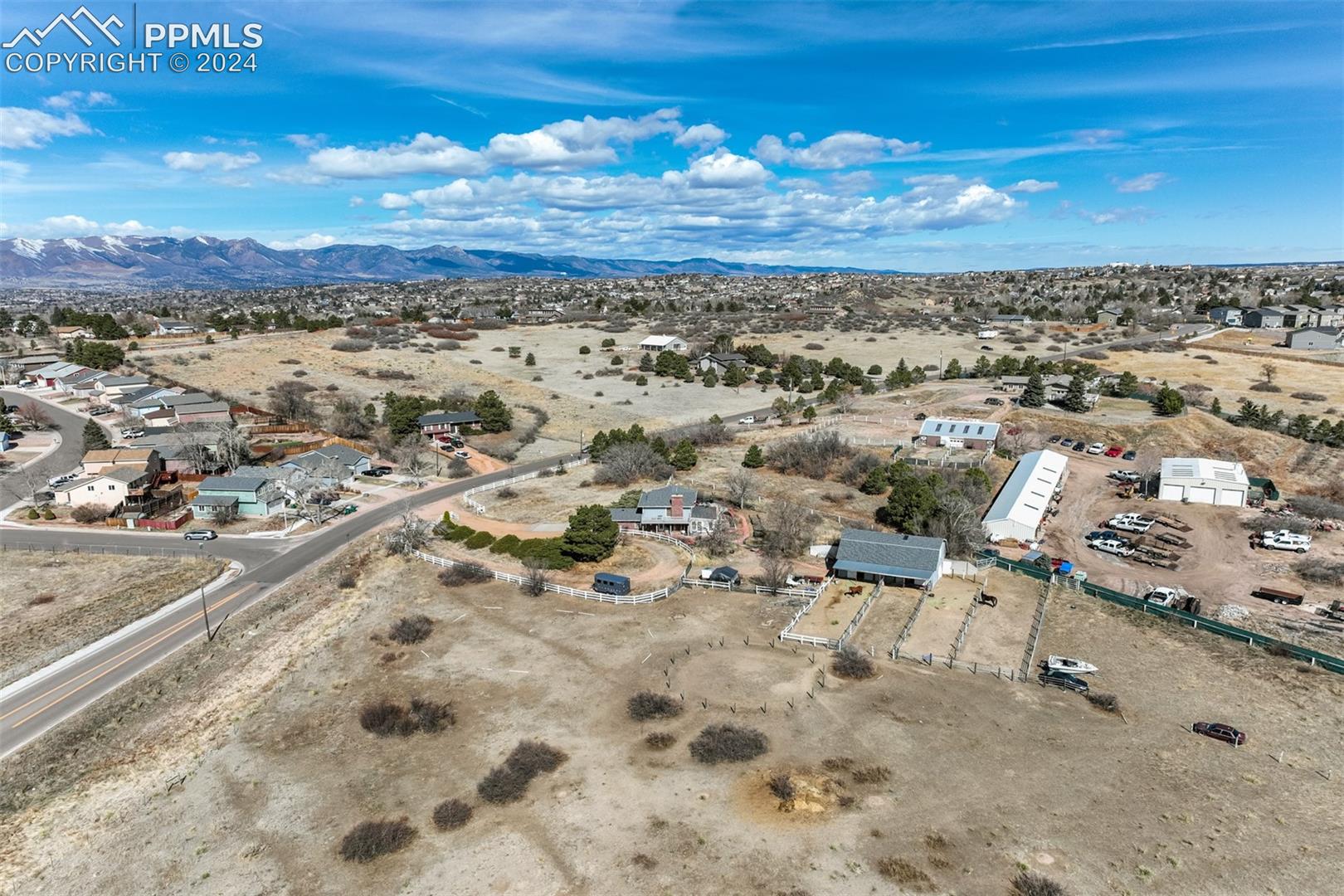 Aerial view with a mountain view