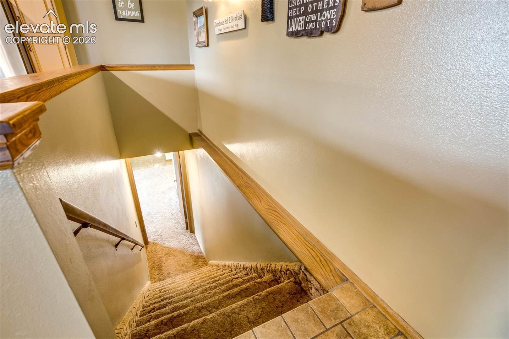 bsmnt stairs frm kitchen