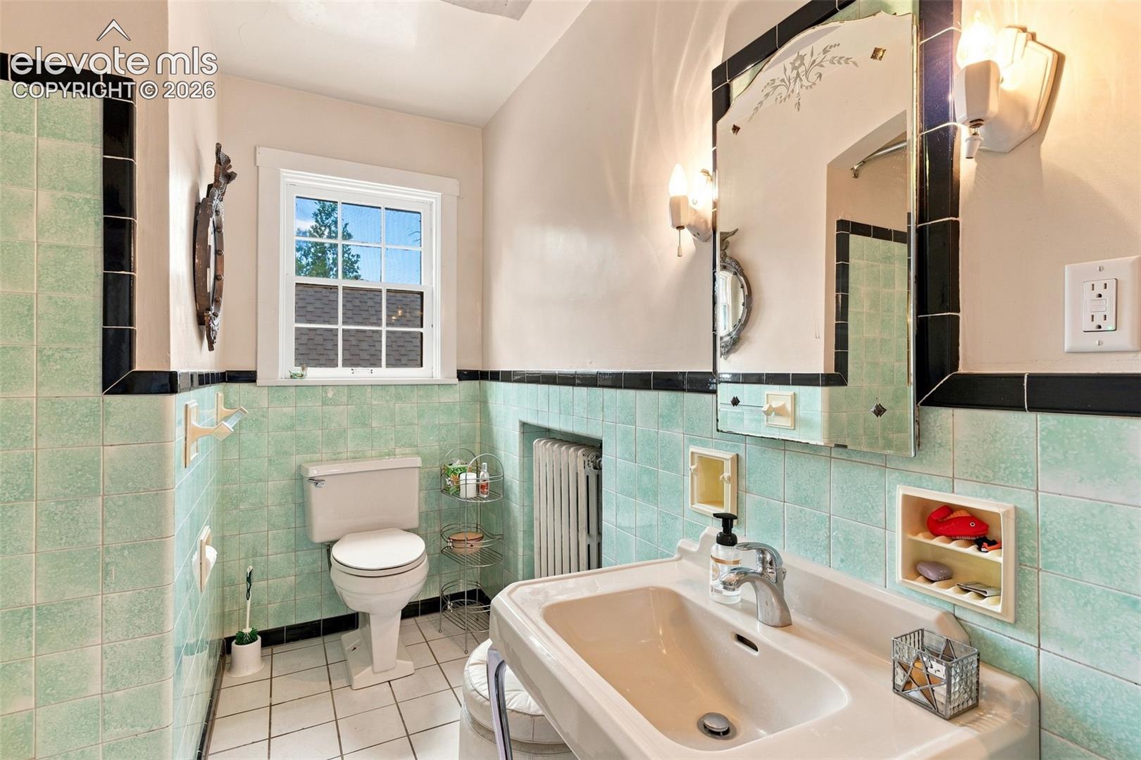 Main level full bath