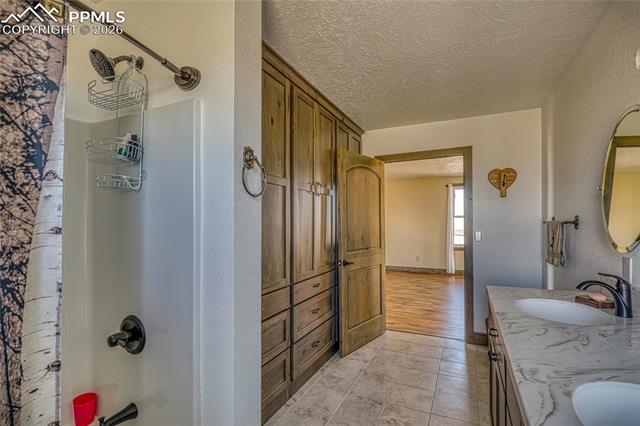 Upper full bath
