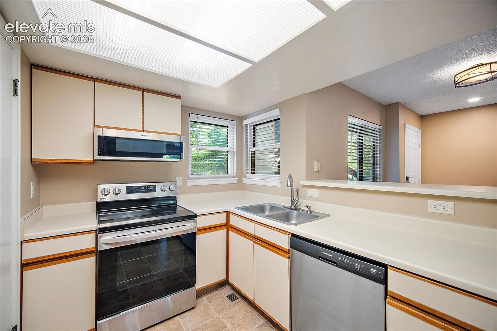 Photo 11 of 945 Moorings Drive, Colorado Springs