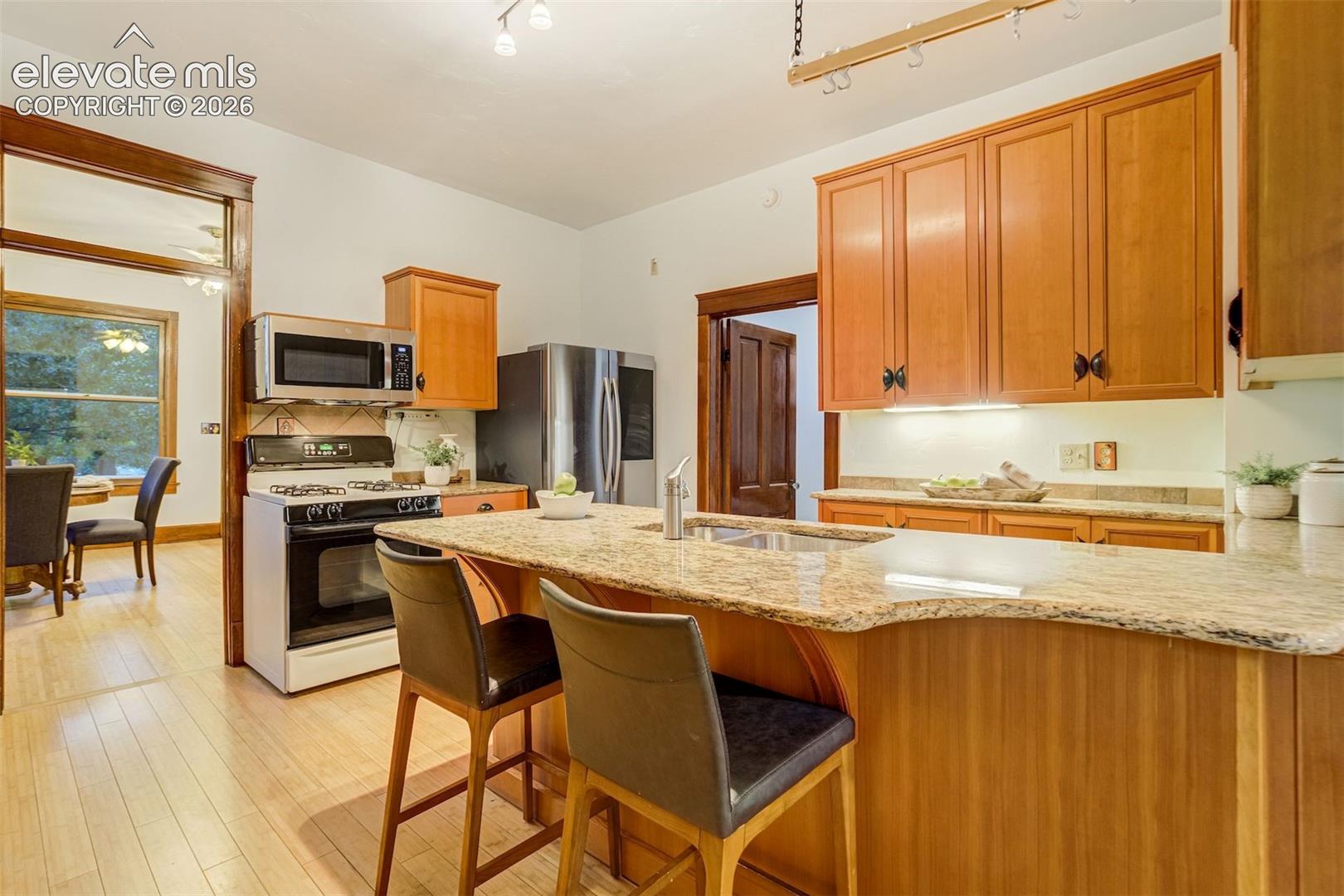 Plenty of space to cook and eat 