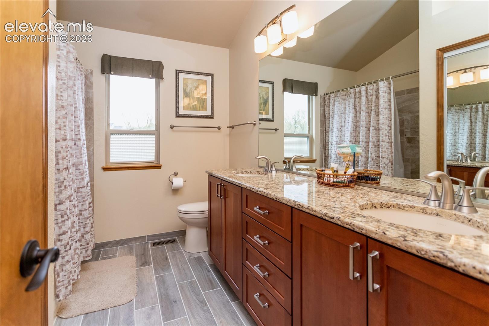 Full Upper Level Bathroom w/ Granite Countertops