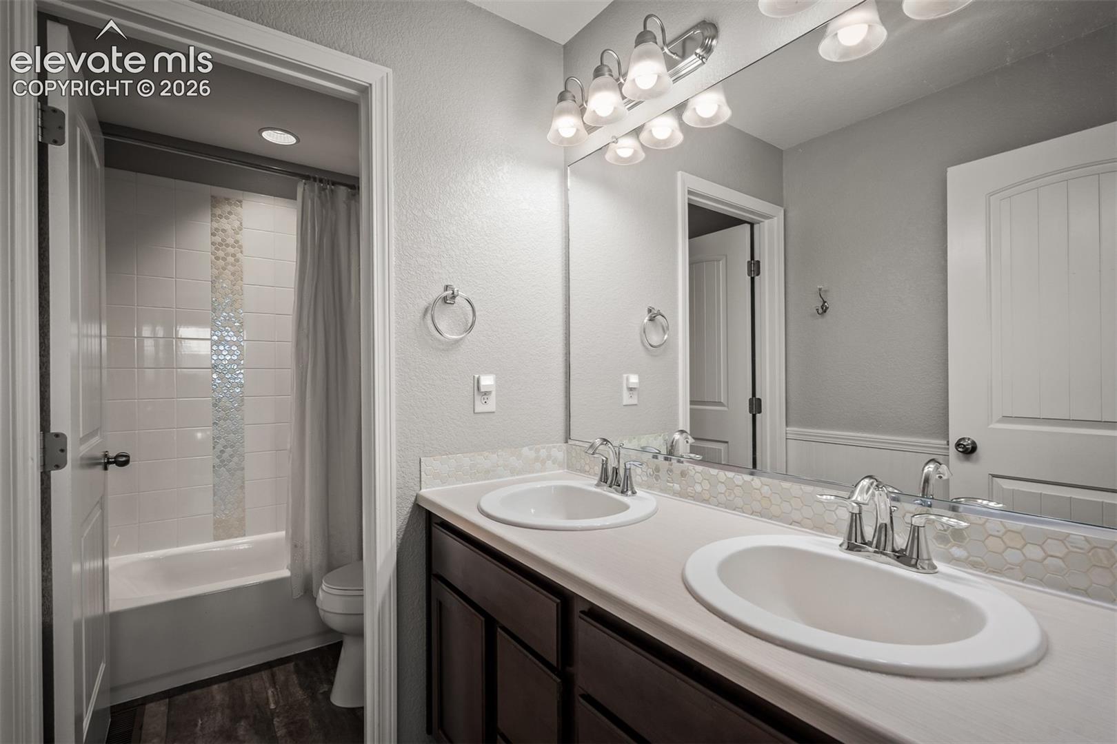7242 Lewis Clark Trail