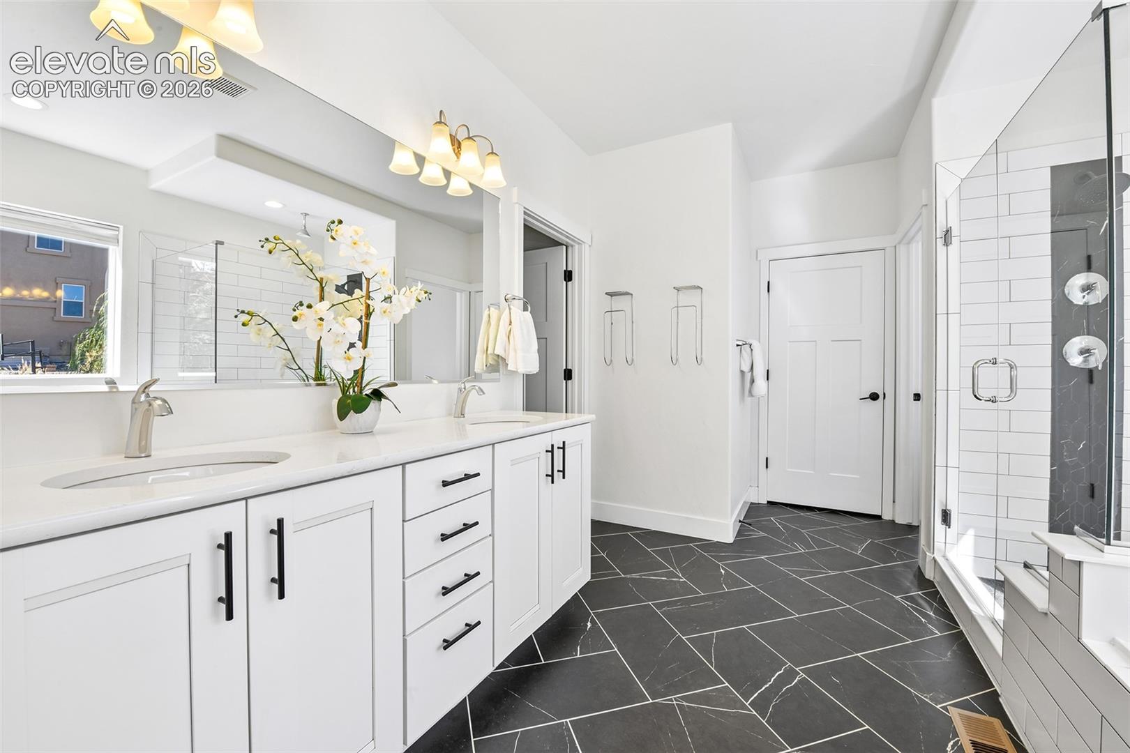 Sunning primary bath with quartz counters