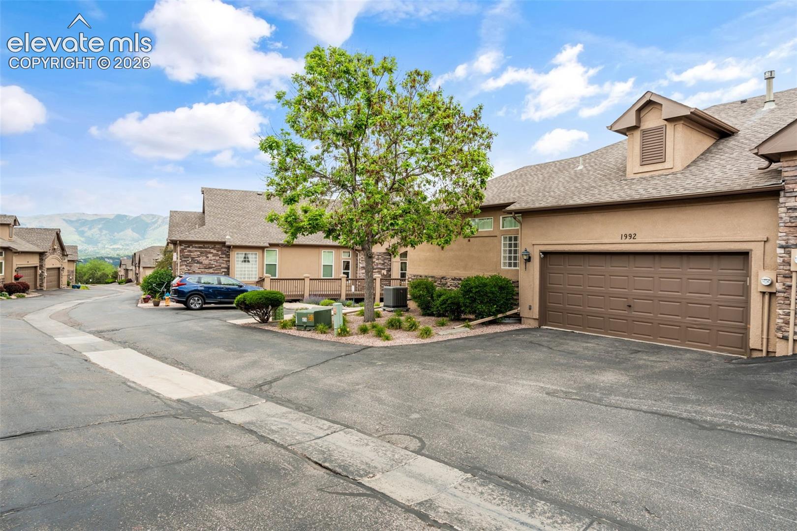 Photo 11 of 1992 London Carriage Grove, Colorado Springs