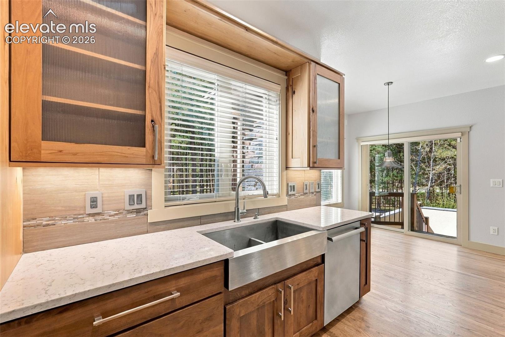 Stainless steel apron single bowl sink