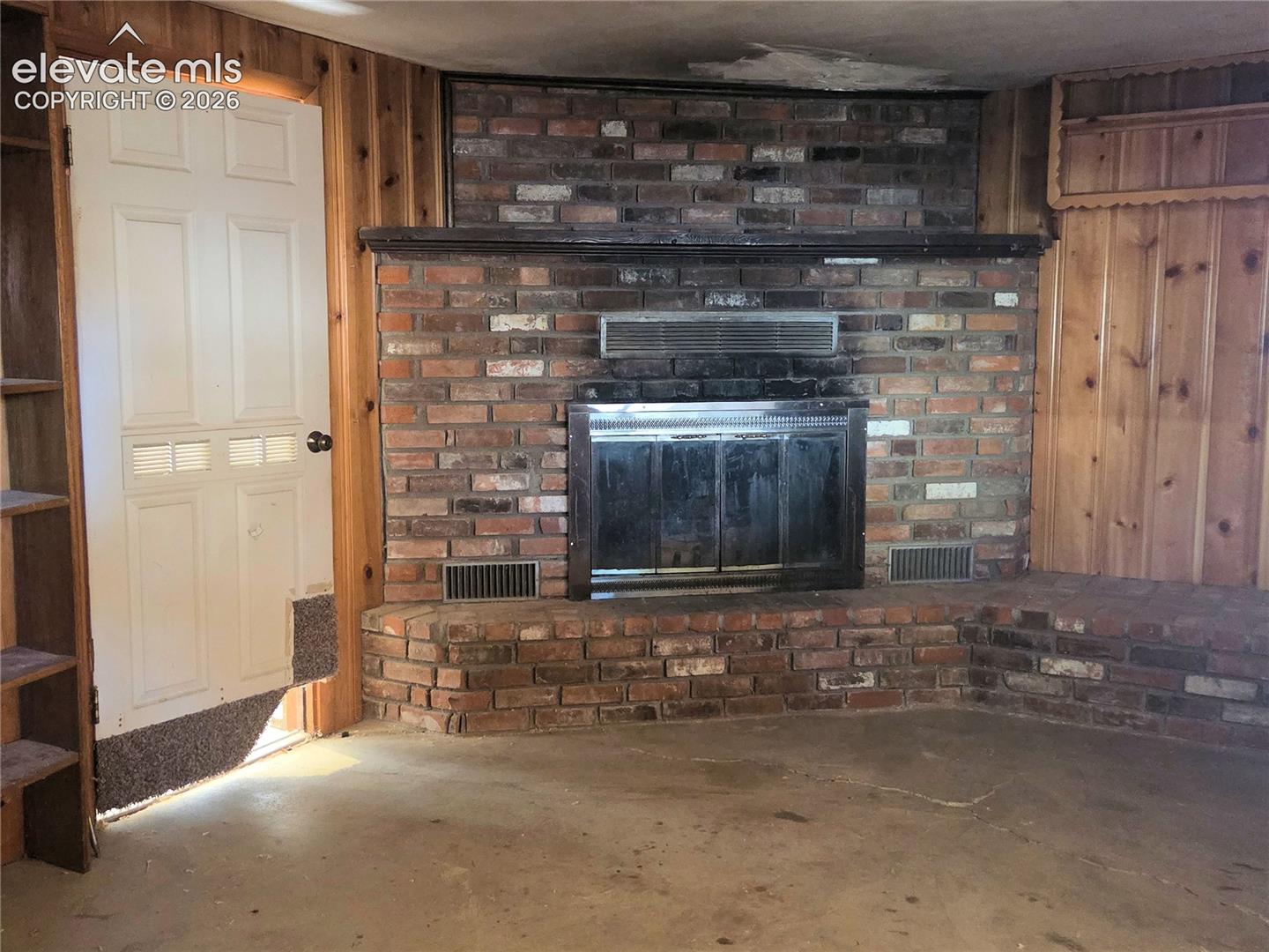 A fireplace-unknown if it works- in this flex space. Could be an office/hobby room/library/guest room. Plenty of opportunity here!