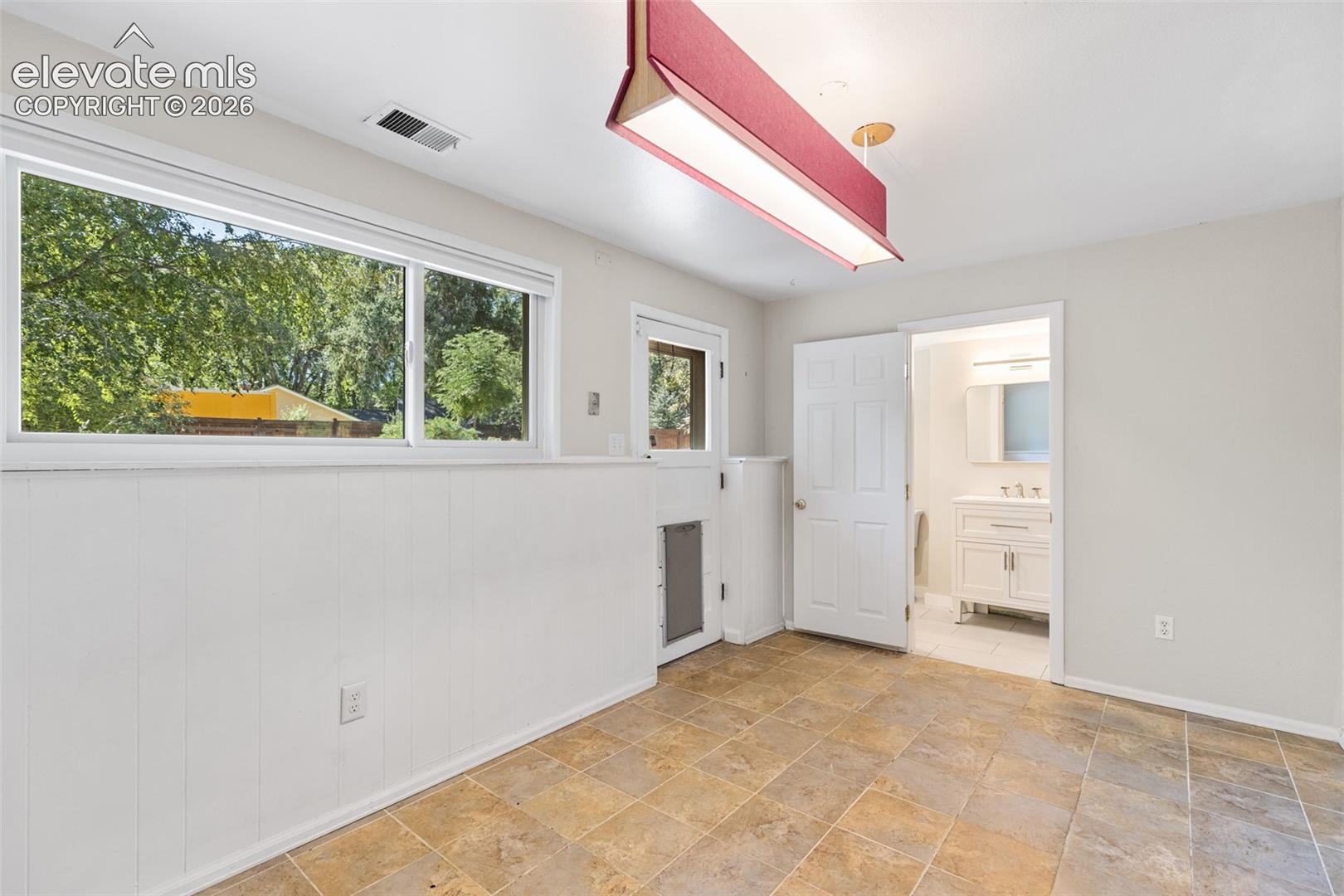 Photo 18 of 509 W Cheyenne Road, Colorado Springs