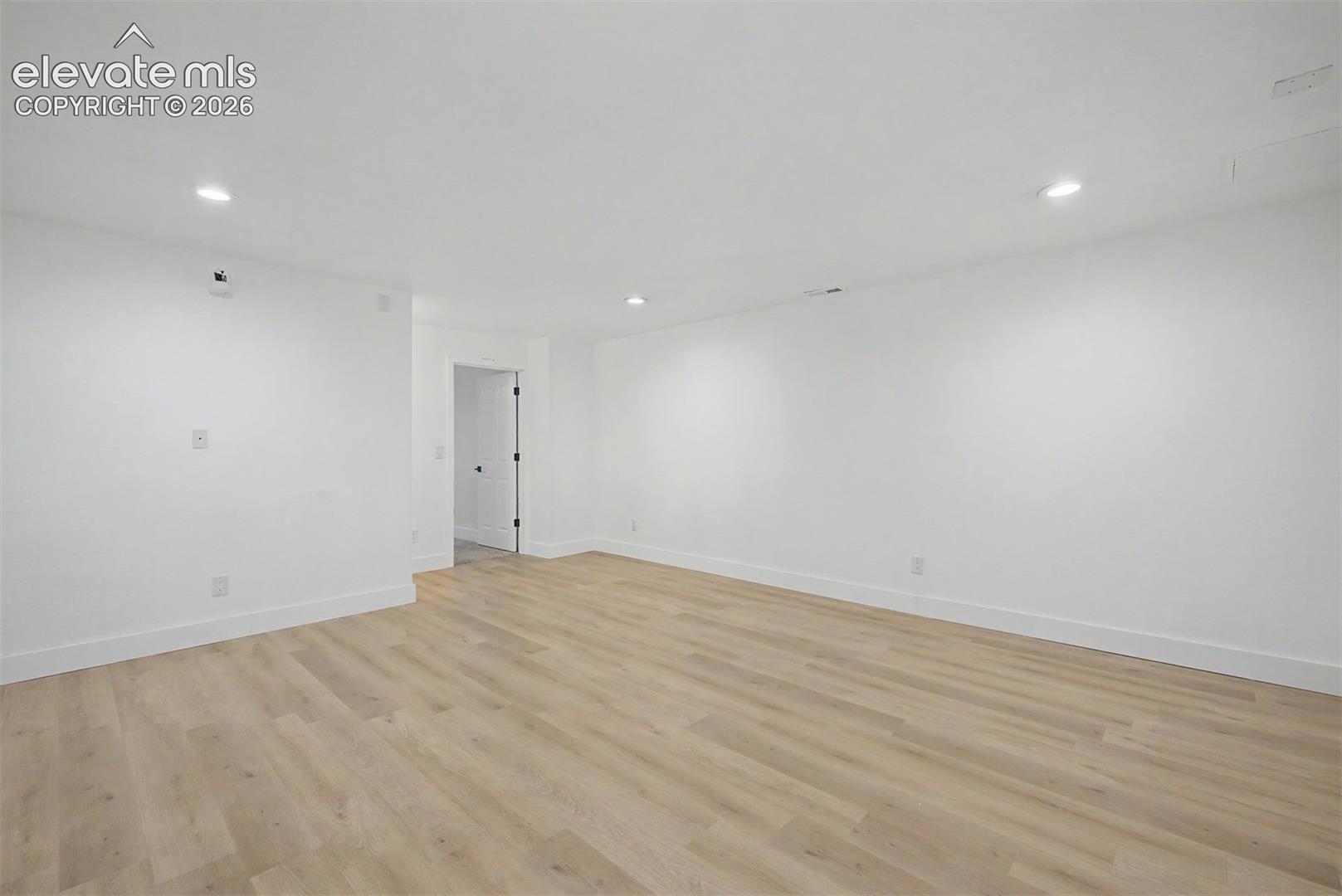 Large basement family room, great for entertaining!