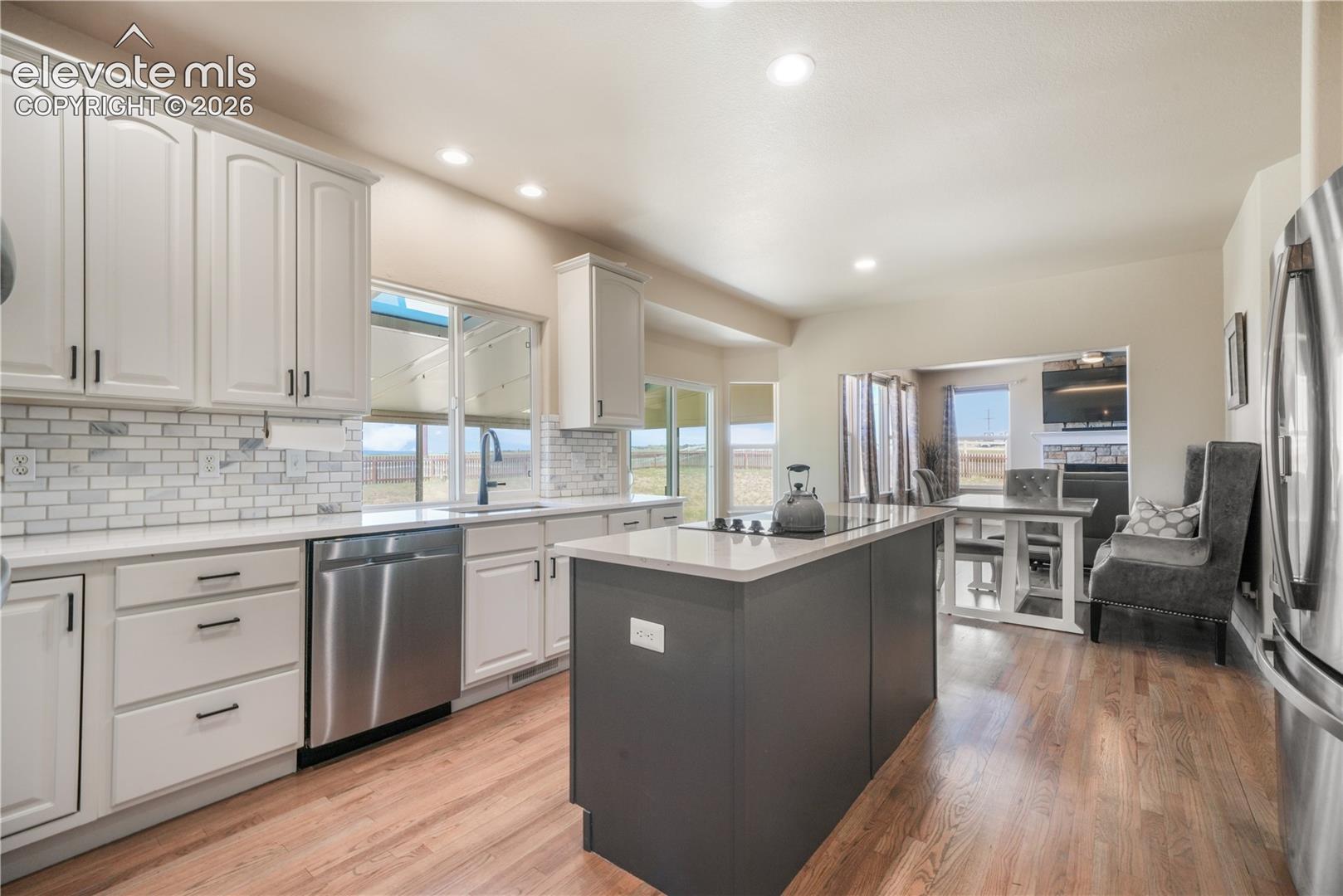 Quartz Countertops and Stainless Steel Appliances 