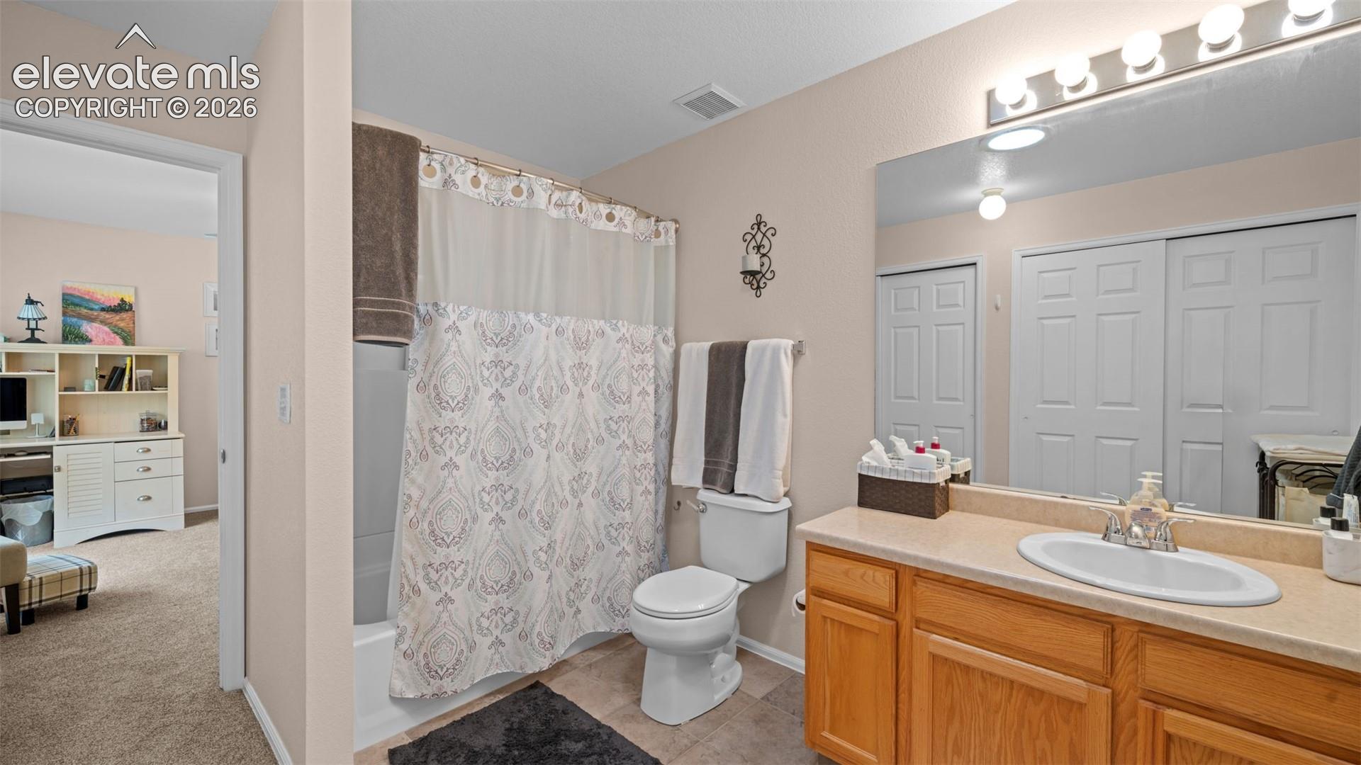 En-Suite Bath with Tub/Shower Combo