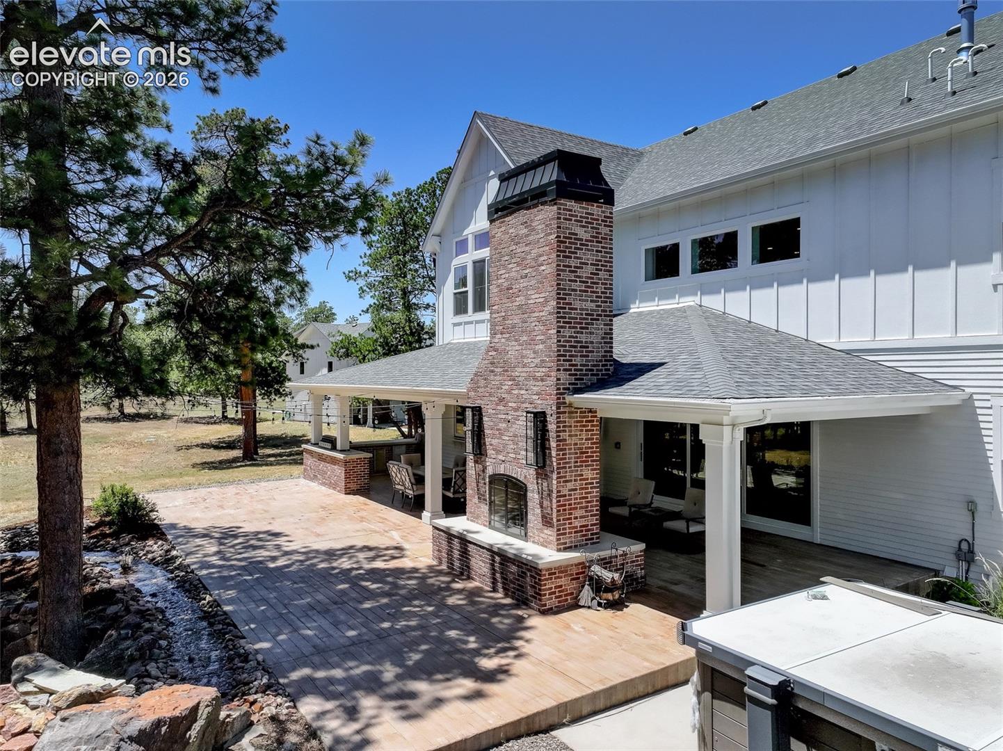 Extensive outdoor space