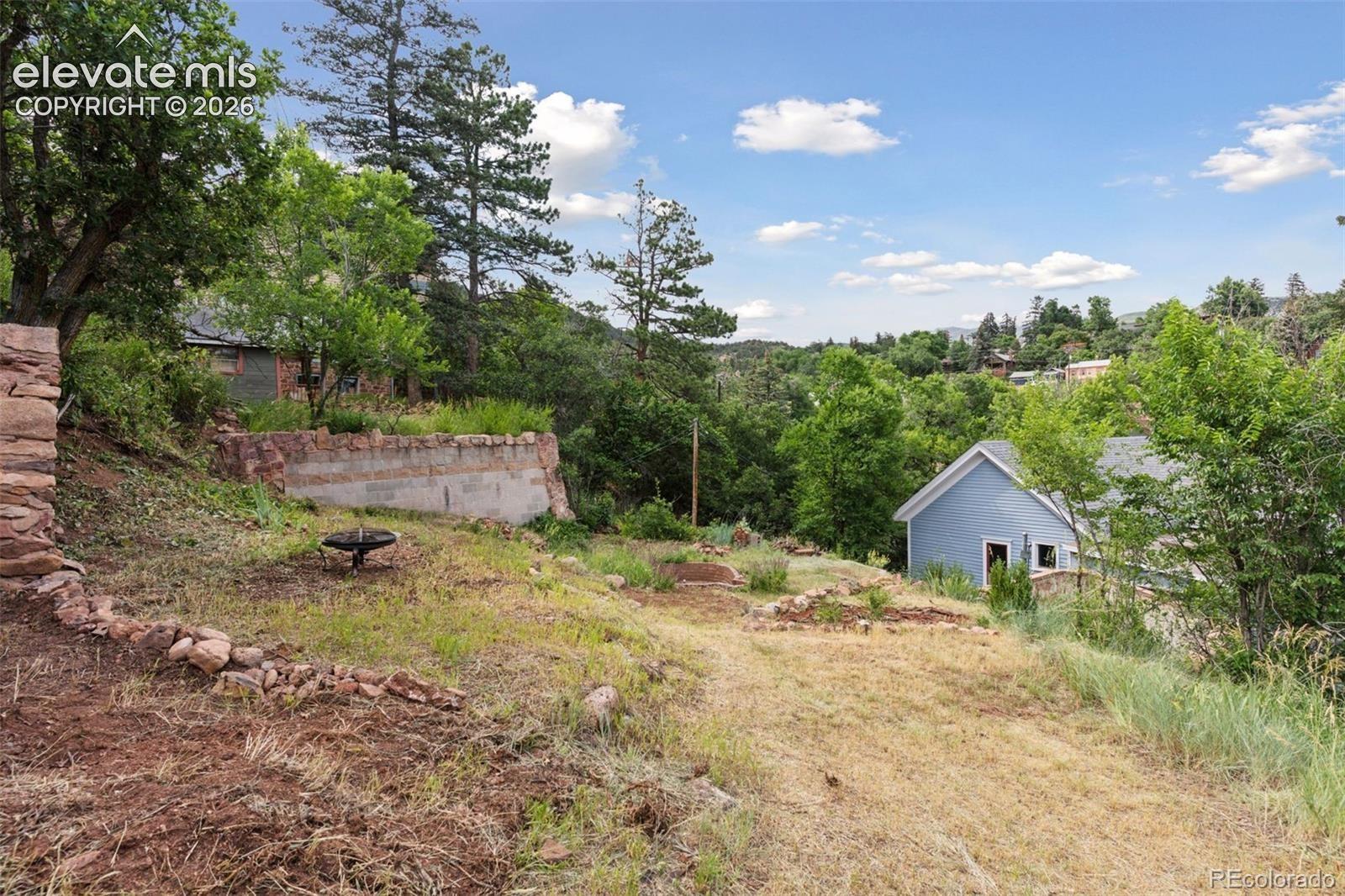 Backyard has ample
space for stargazing,
relaxing and more