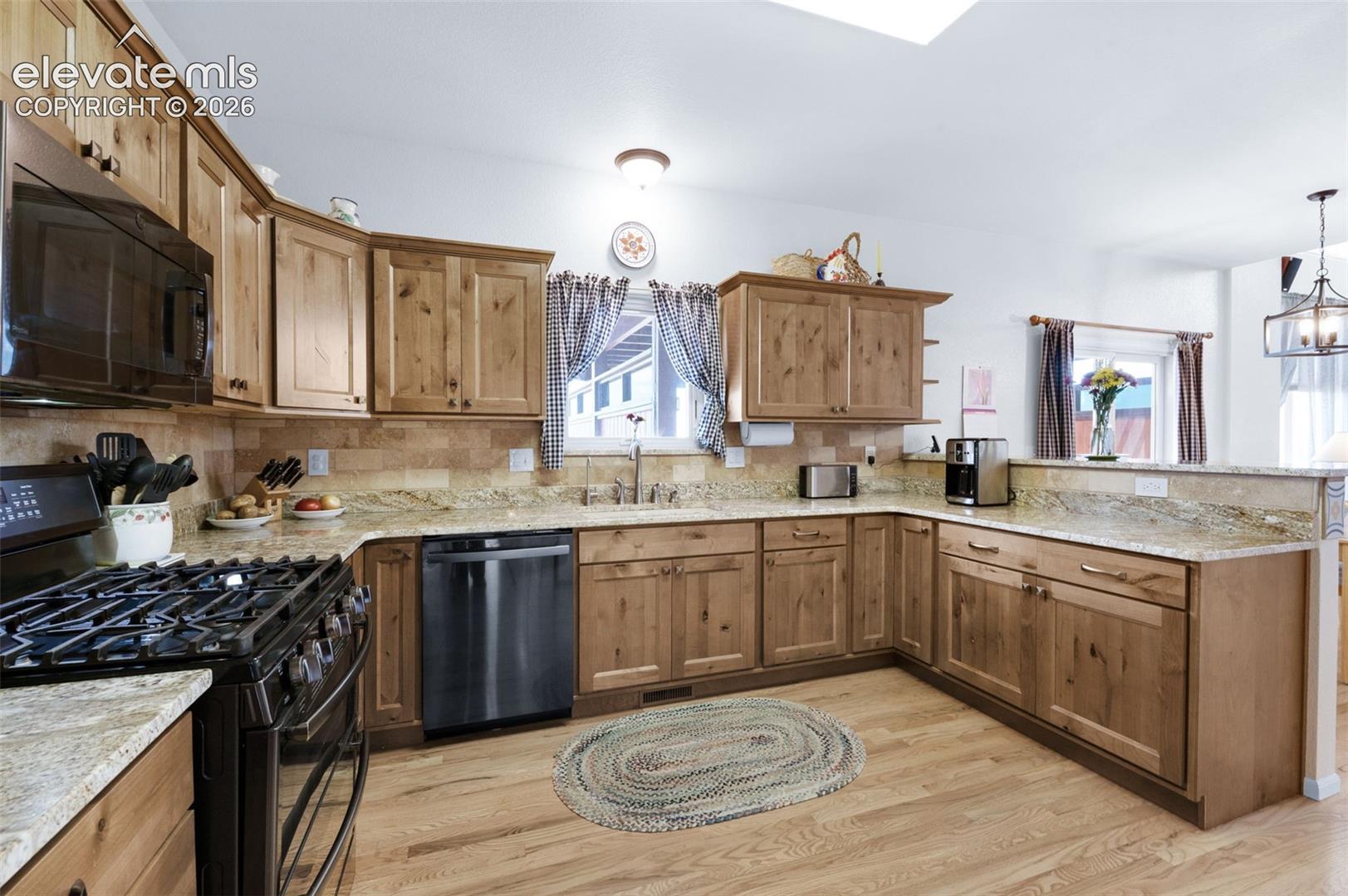 Expansive Granite Counters