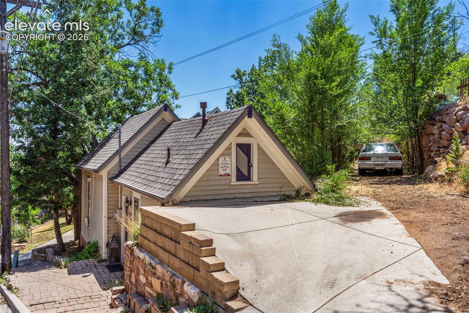909 Osage Ave, Manitou Springs, CO 80829