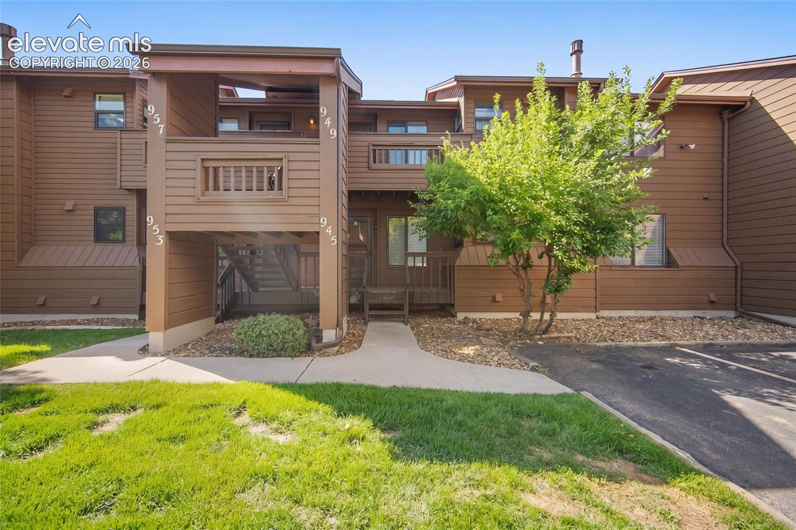 945 Moorings Dr, Colorado Springs, CO 80906