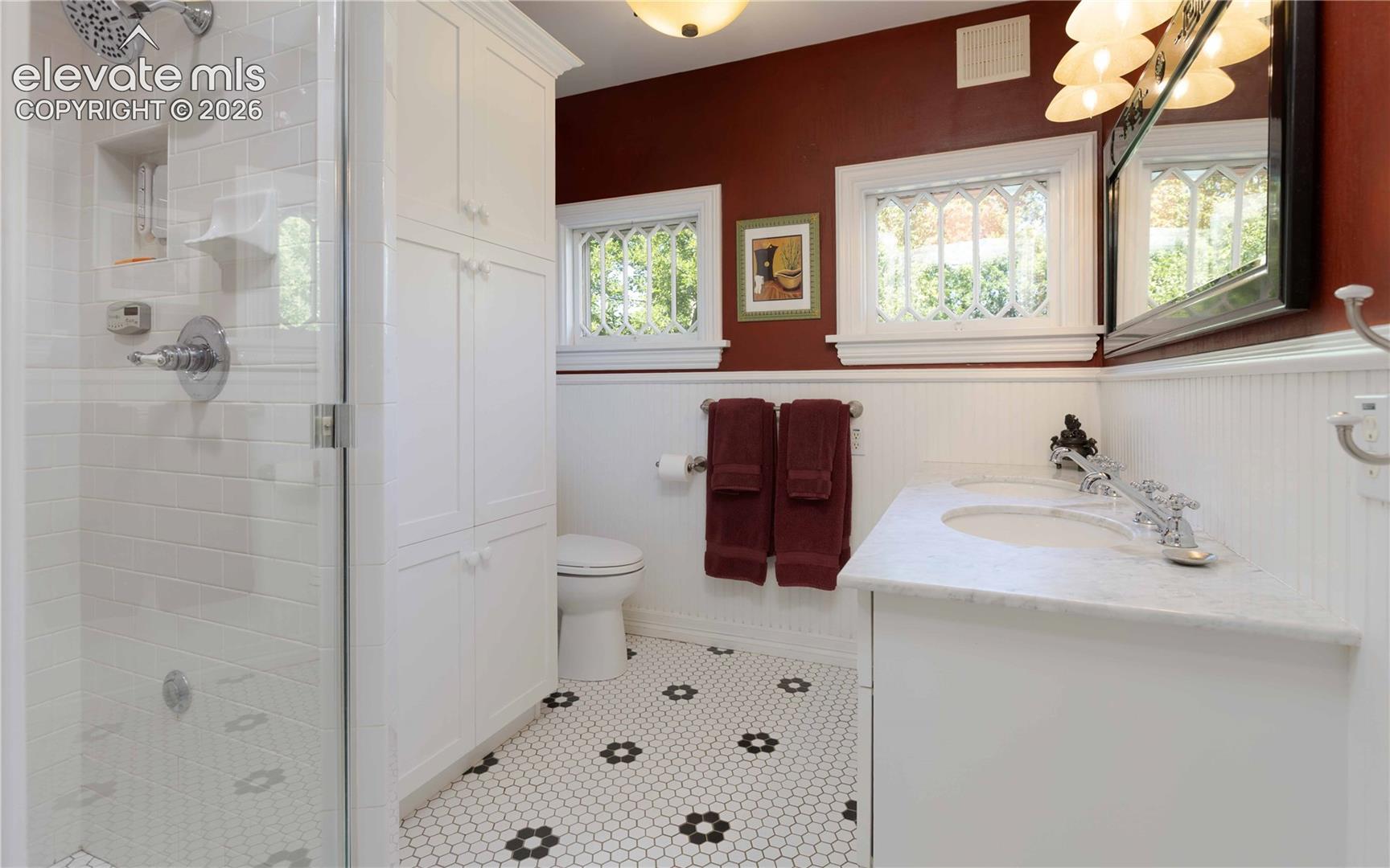 Bath wtih hexagonal tile and steam shower