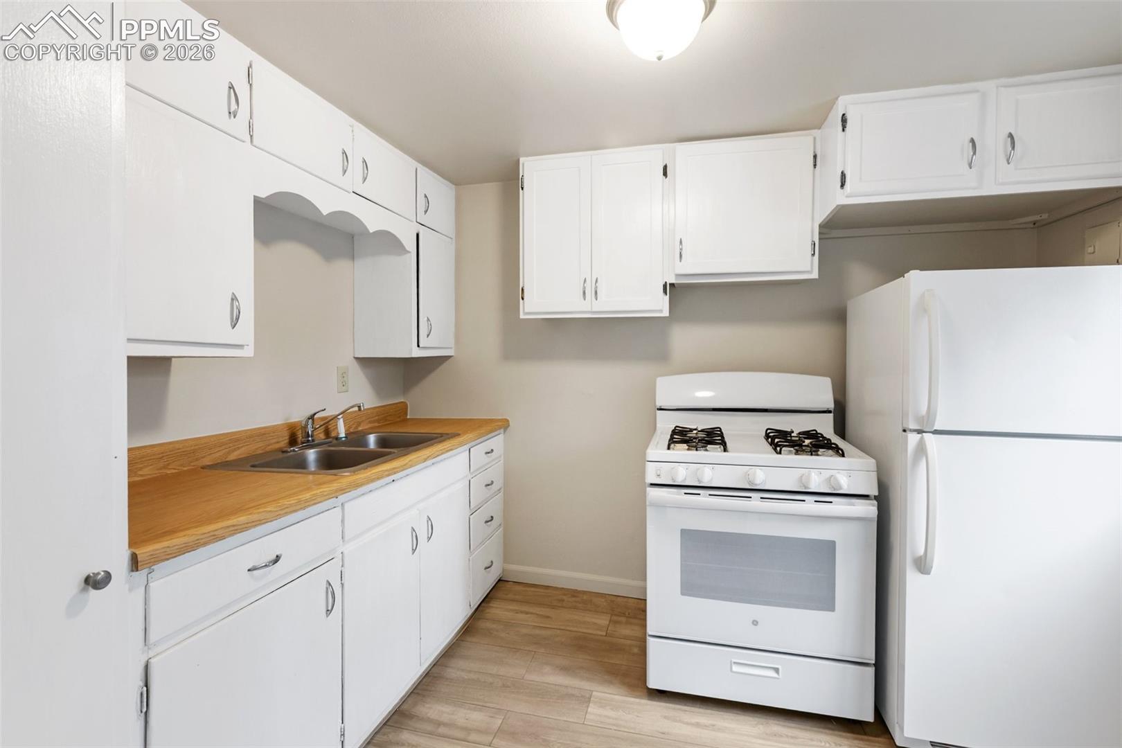 Photo 12 of 1531 W Cheyenne Road, Colorado Springs