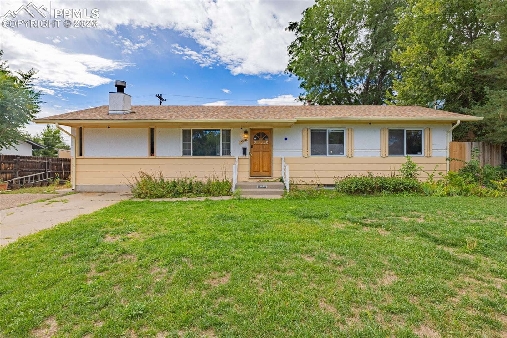 3940 Hollybrook Ln, Pueblo, CO 81005