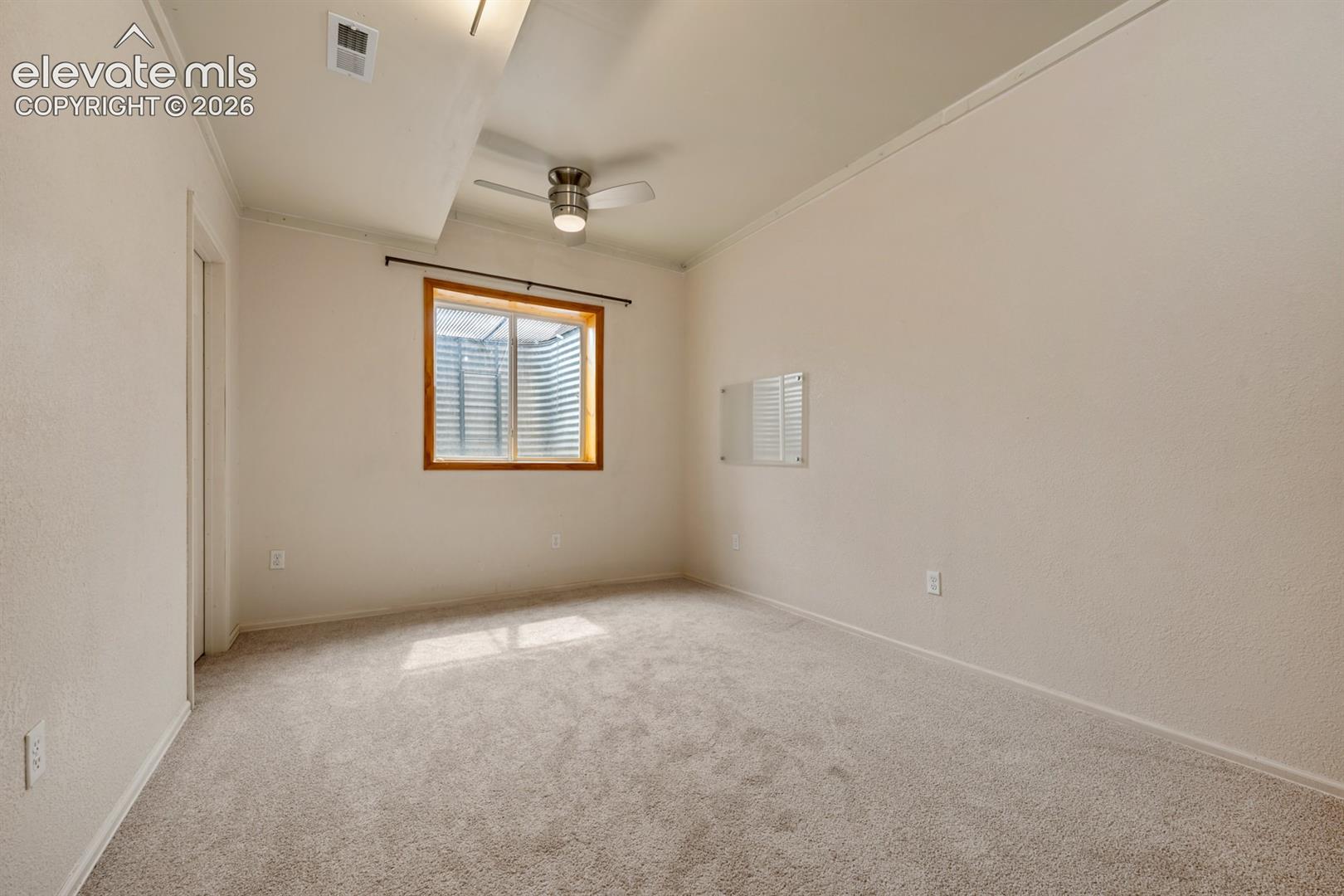 approx 10 x 16.  Very tall ceilings