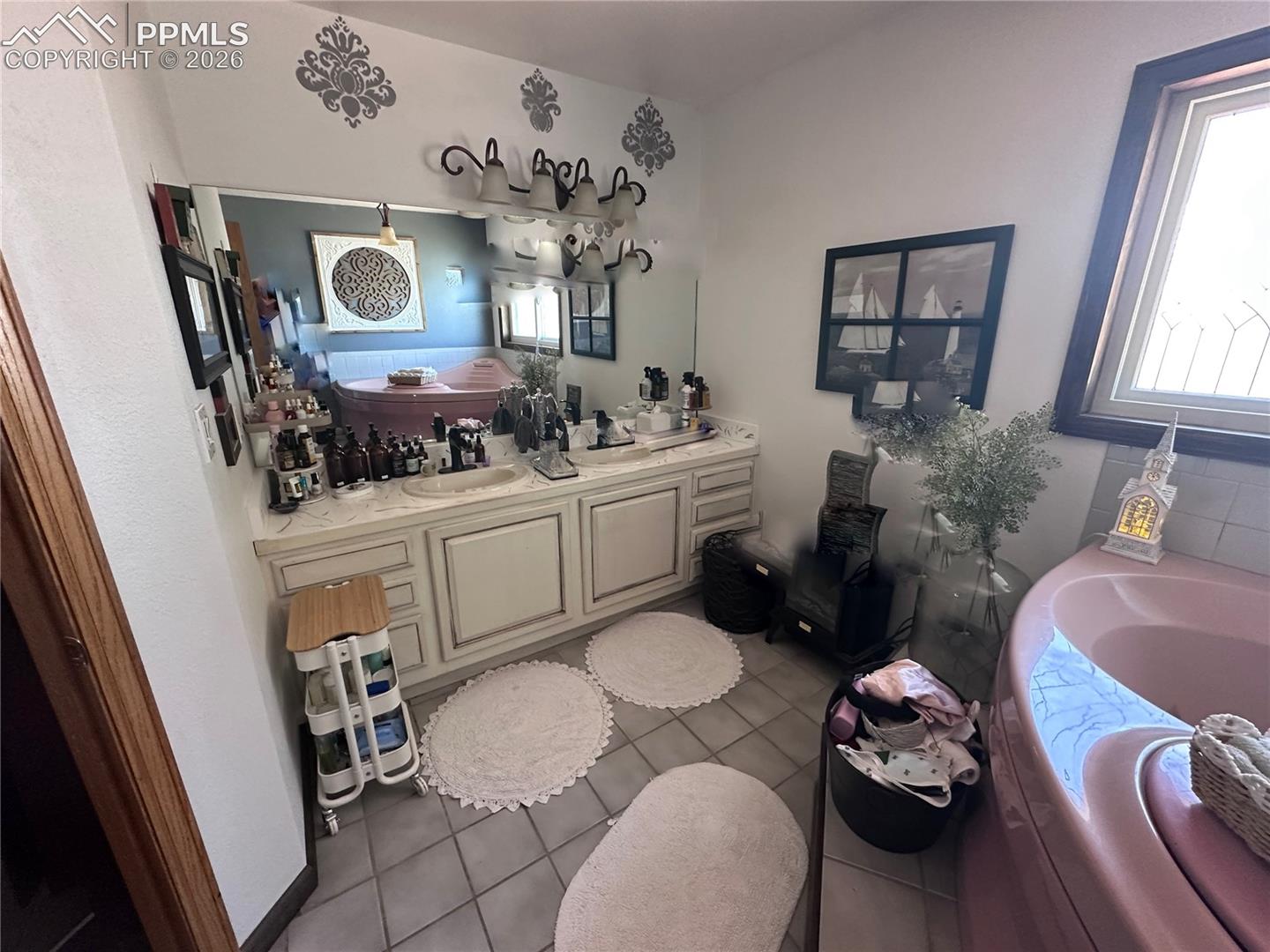 Double sink and jetted hot tub on the right
