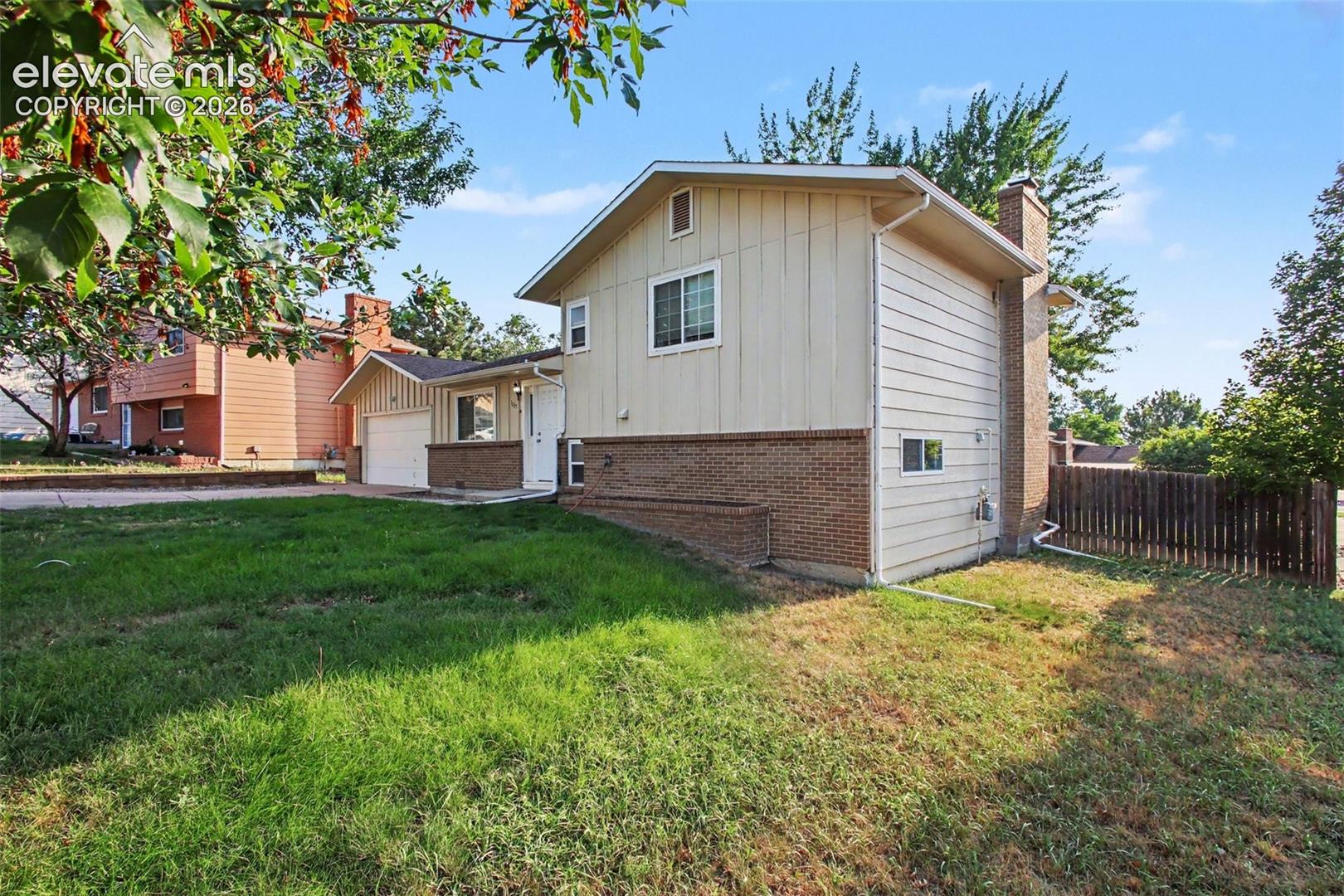 1065 Applewood Dr, Colorado Springs, CO 80907