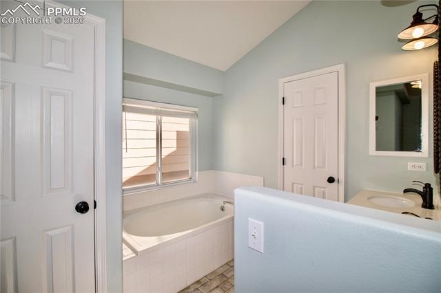 2435 Calistoga Dr, Colorado Springs, CO 80915