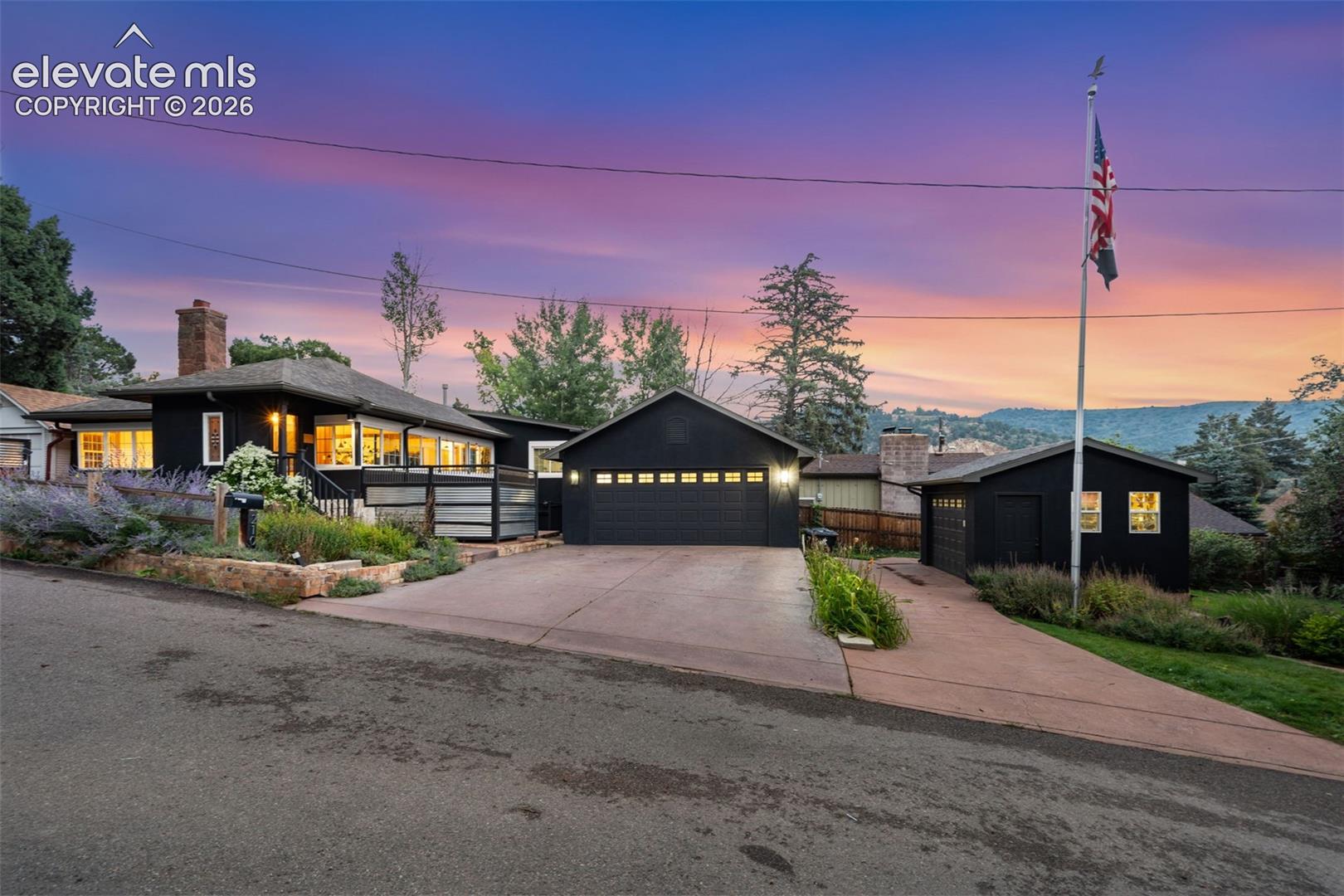 210 Mesa Ave, Manitou Springs, CO 80829