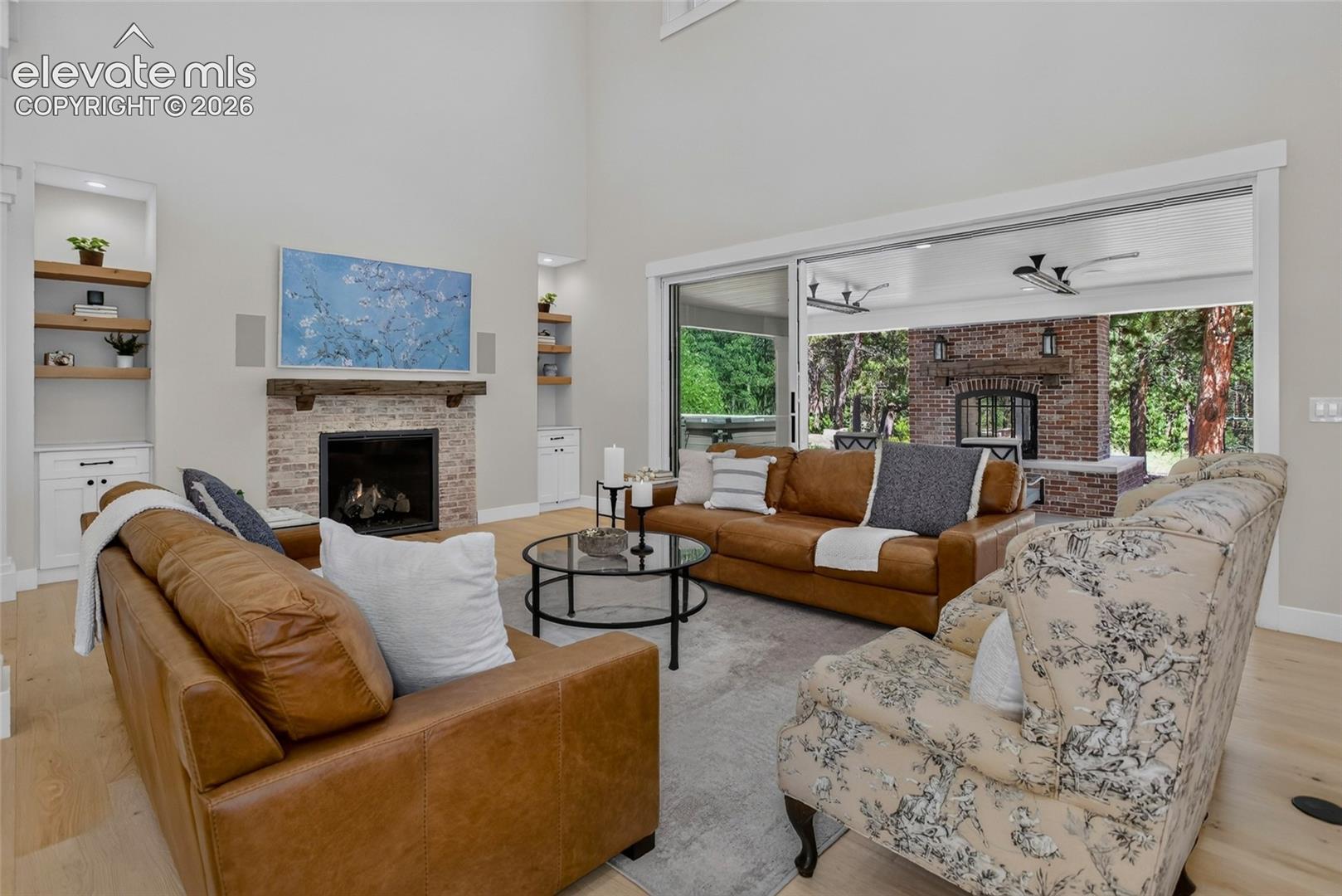 Living room w/ telescopic patio doors