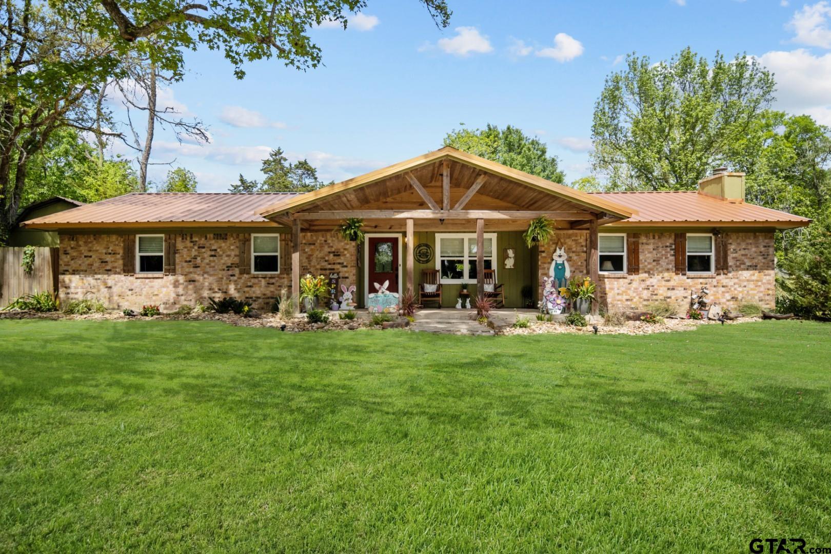 FEATURED LISTINGS