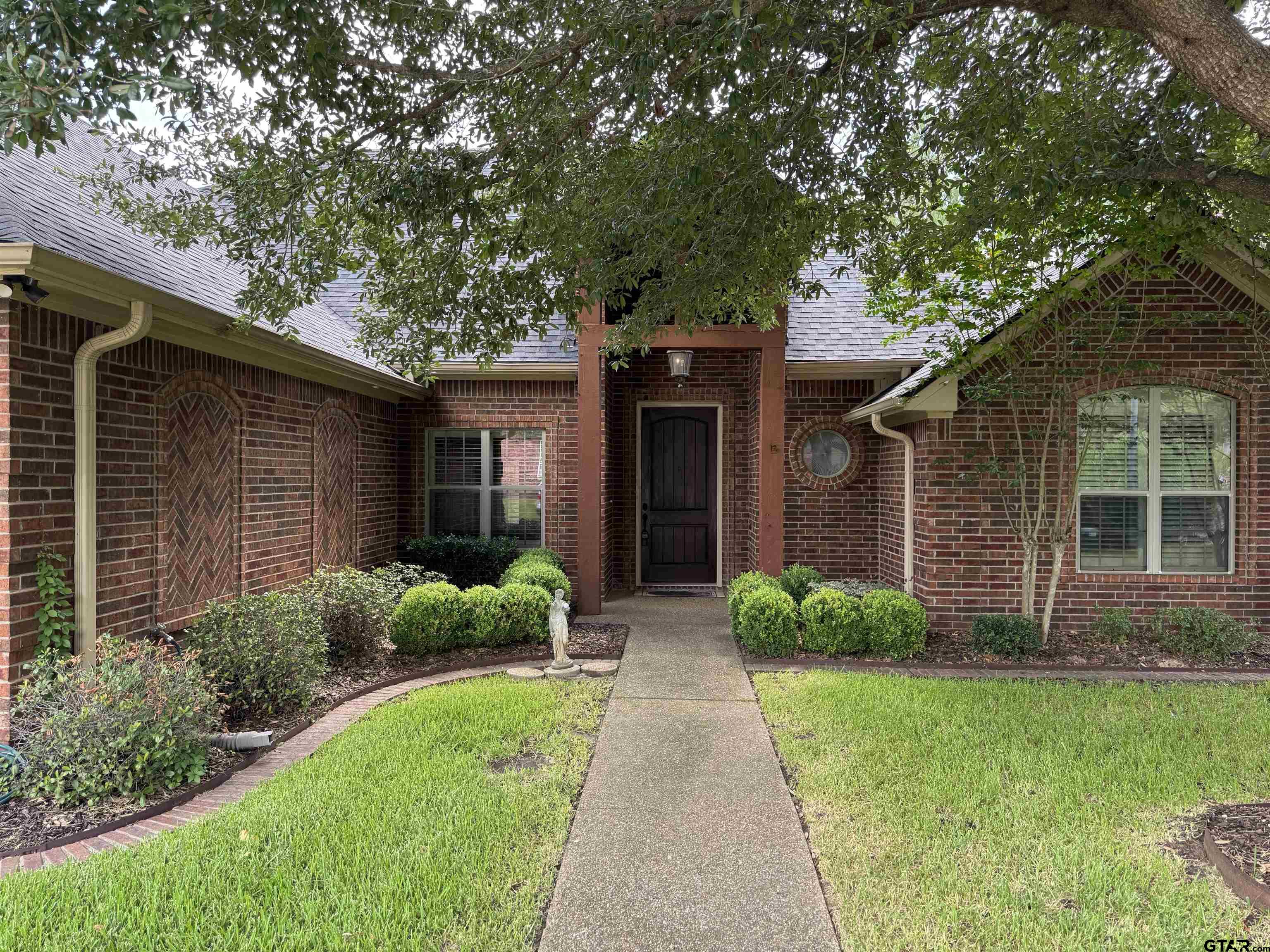 FEATURED LISTINGS