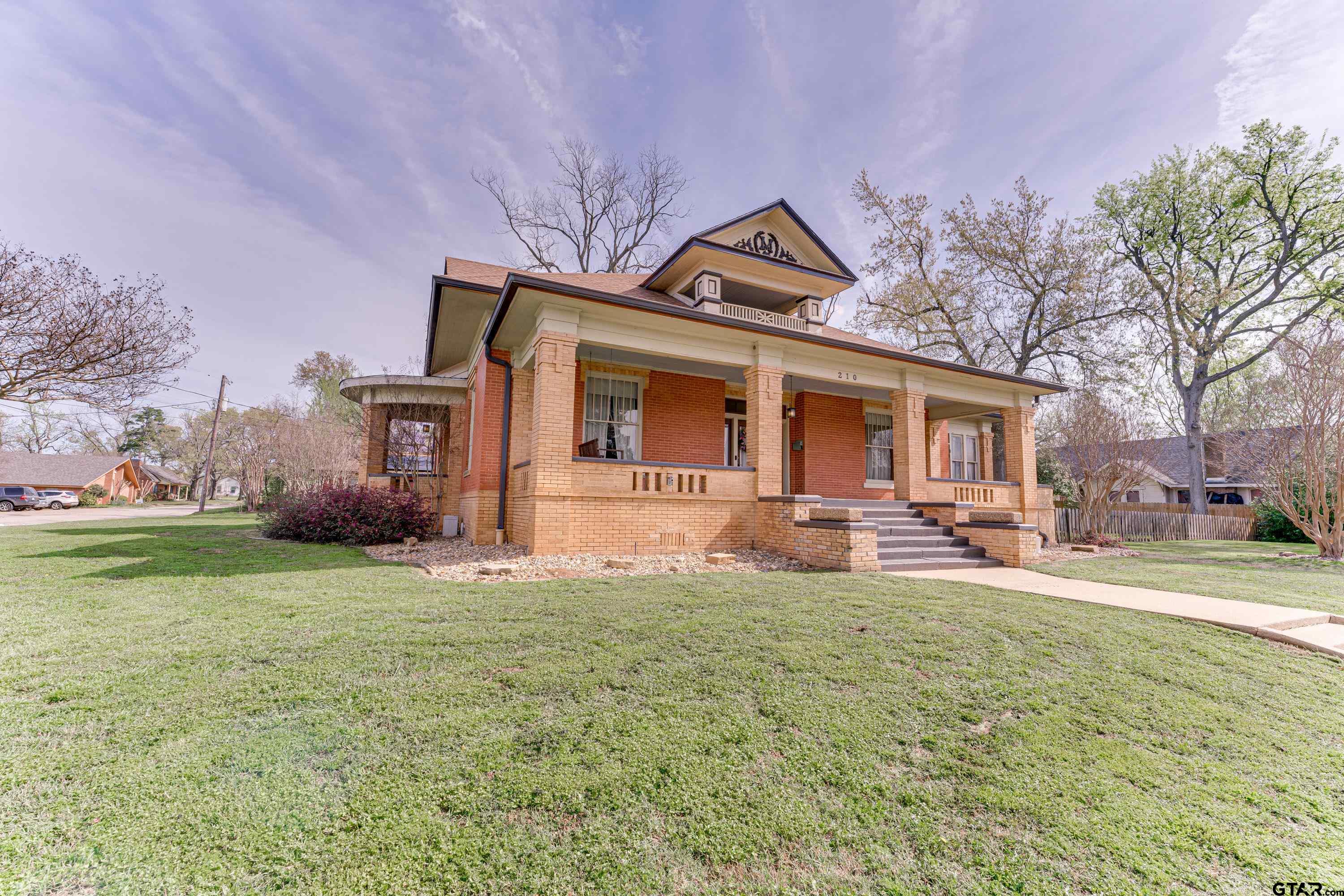 FEATURED LISTINGS FEATURED LISTINGS