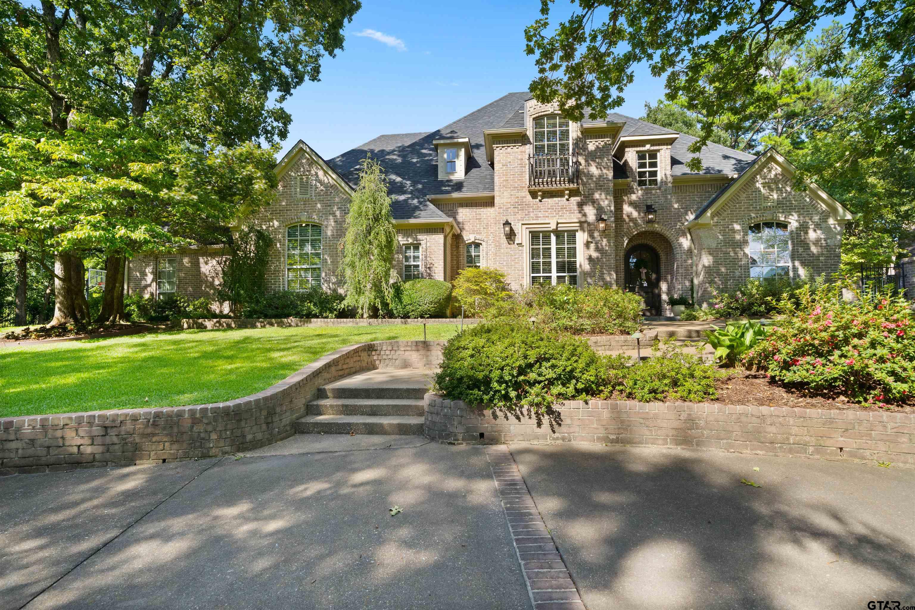 FEATURED LISTINGS