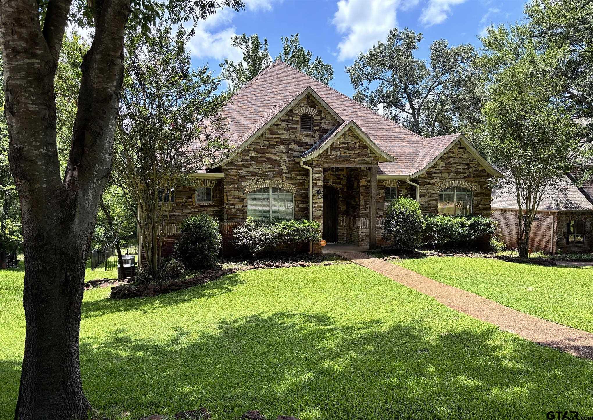 FEATURED LISTINGS FEATURED LISTINGS