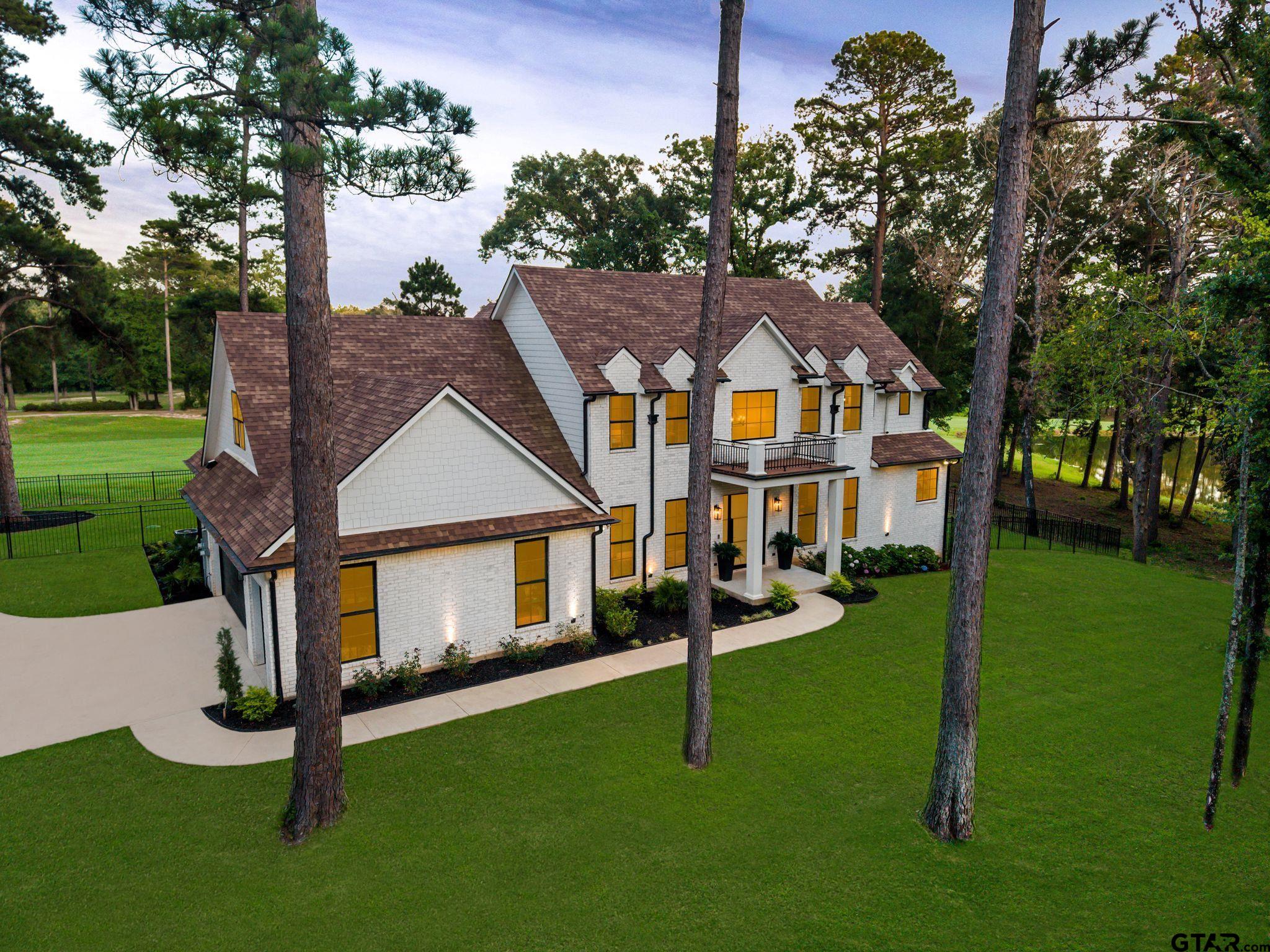 <font class="text-color__accent" color="black"><b>FEATURED LISTINGS</b></font>