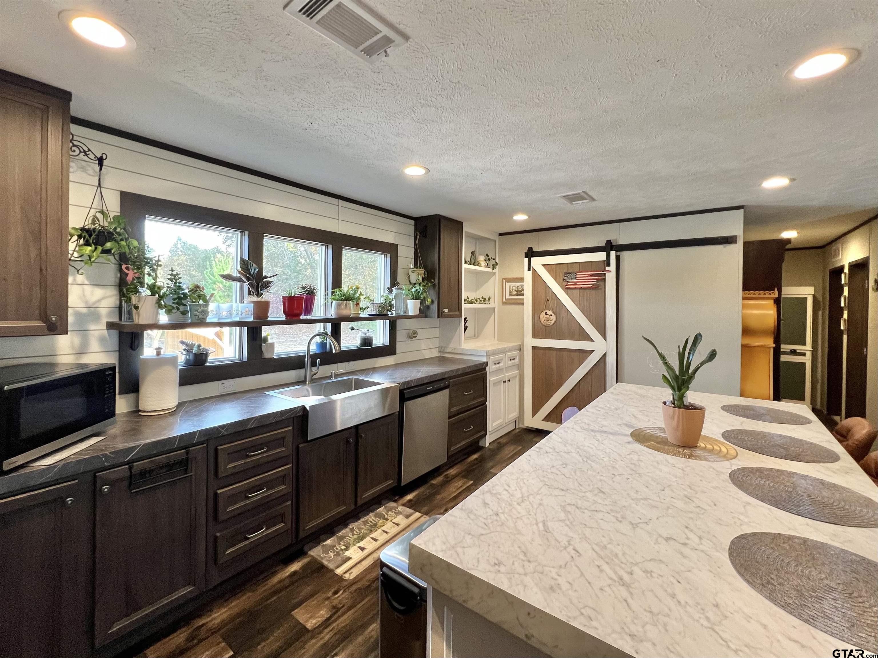 FEATURED LISTINGS