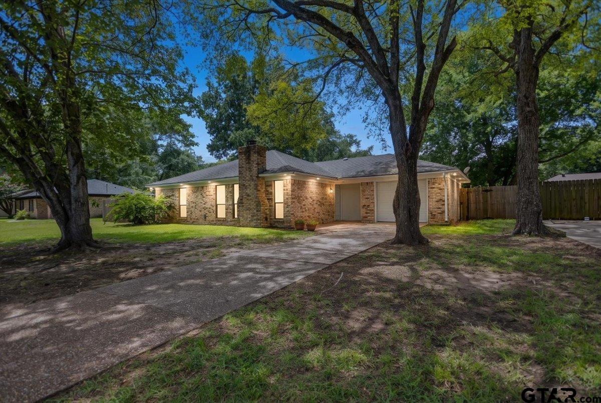 FEATURED LISTINGS FEATURED LISTINGS