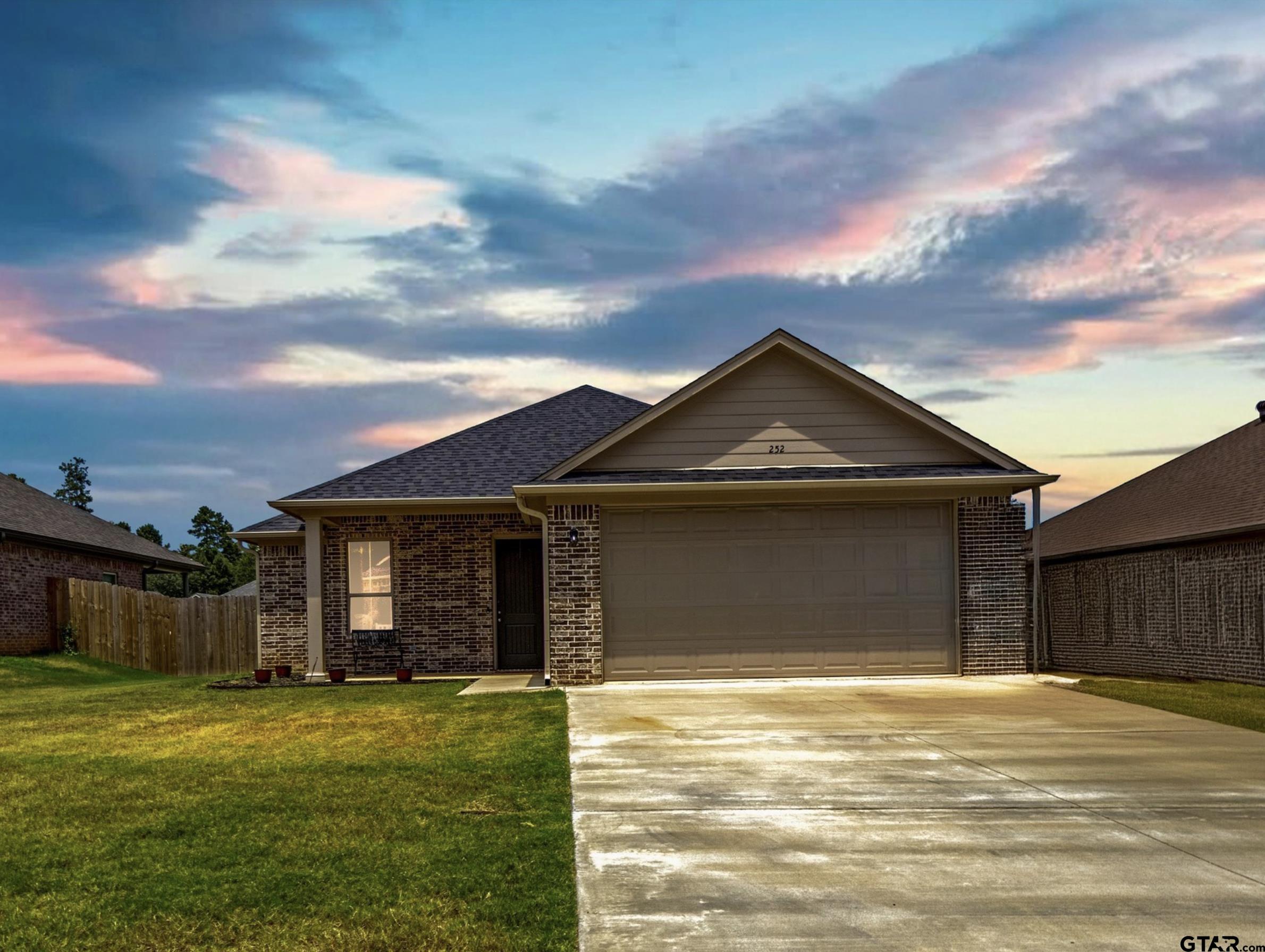 FEATURED LISTINGS FEATURED LISTINGS