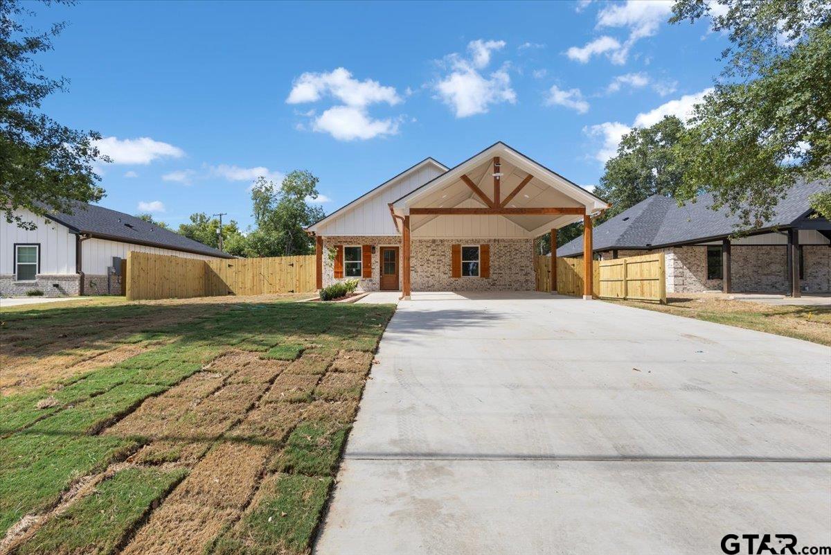 FEATURED LISTINGS