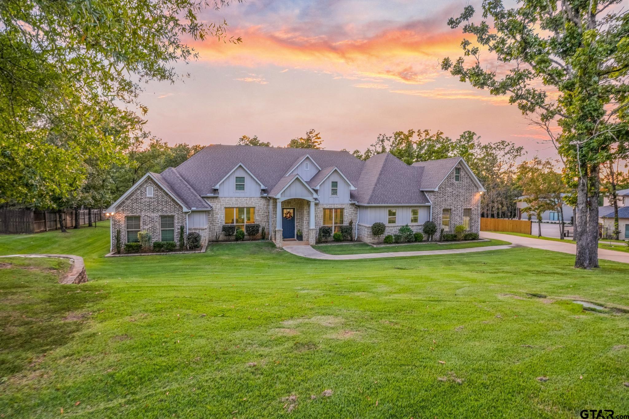 1401 Vanderbilt Dr