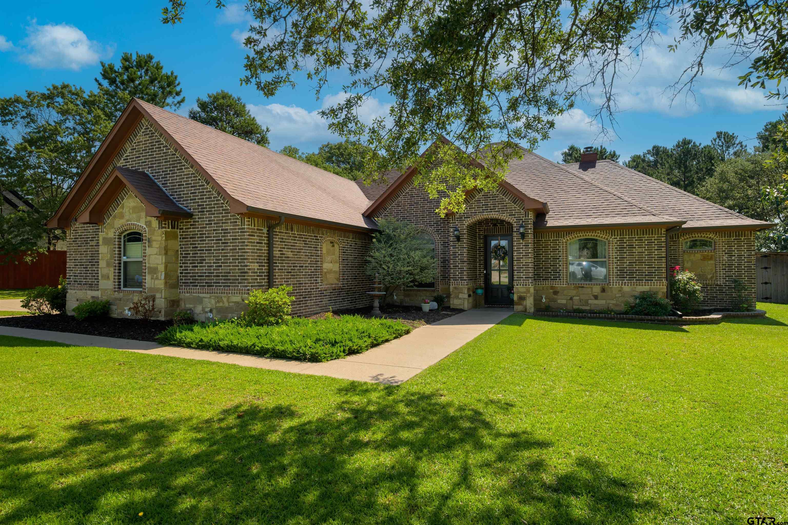 FEATURED LISTINGS