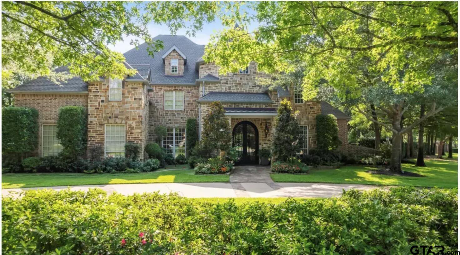 <font class="text-color__accent" color="black"><b>FEATURED LISTINGS</b></font>