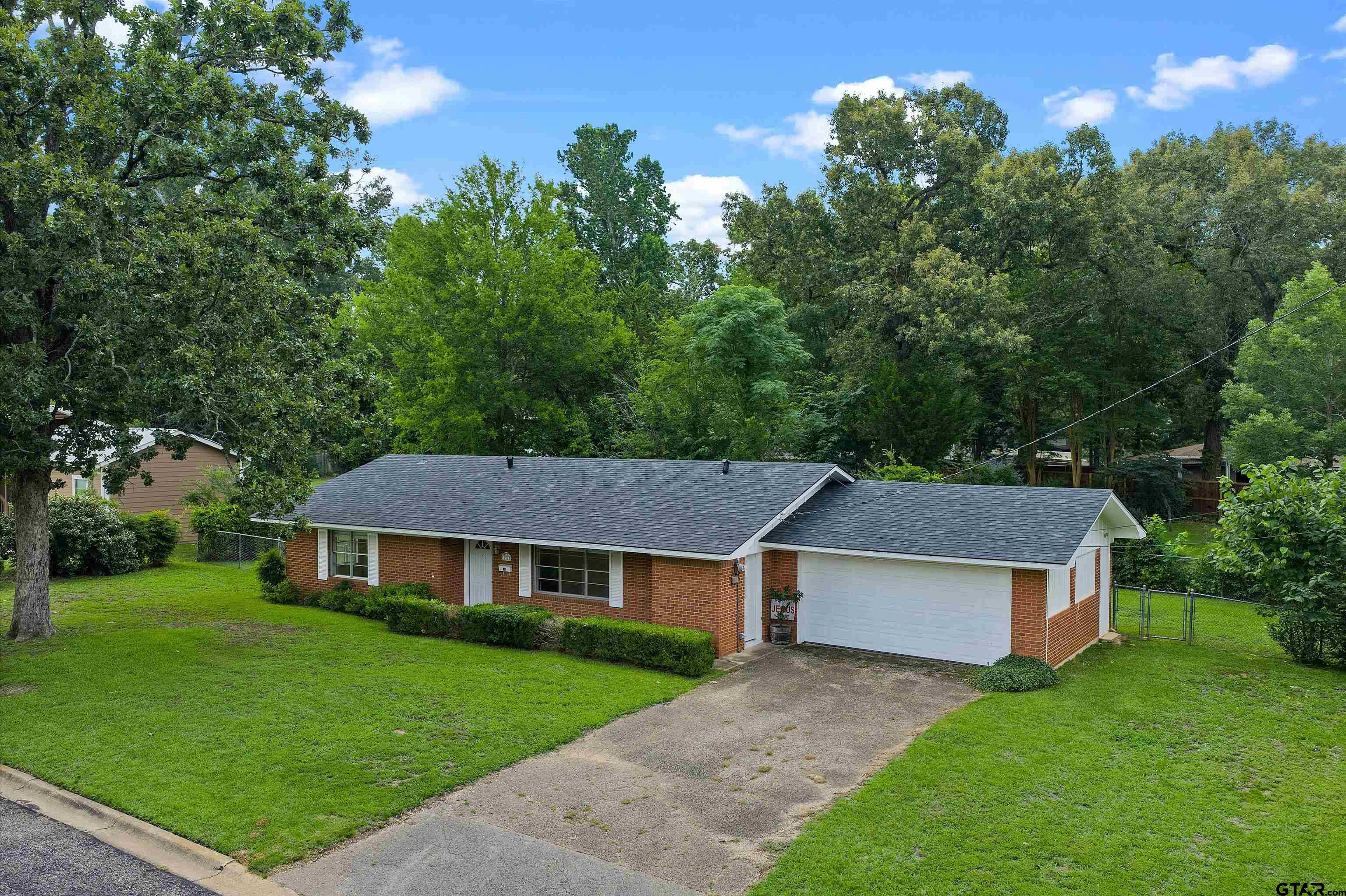 FEATURED LISTINGS FEATURED LISTINGS